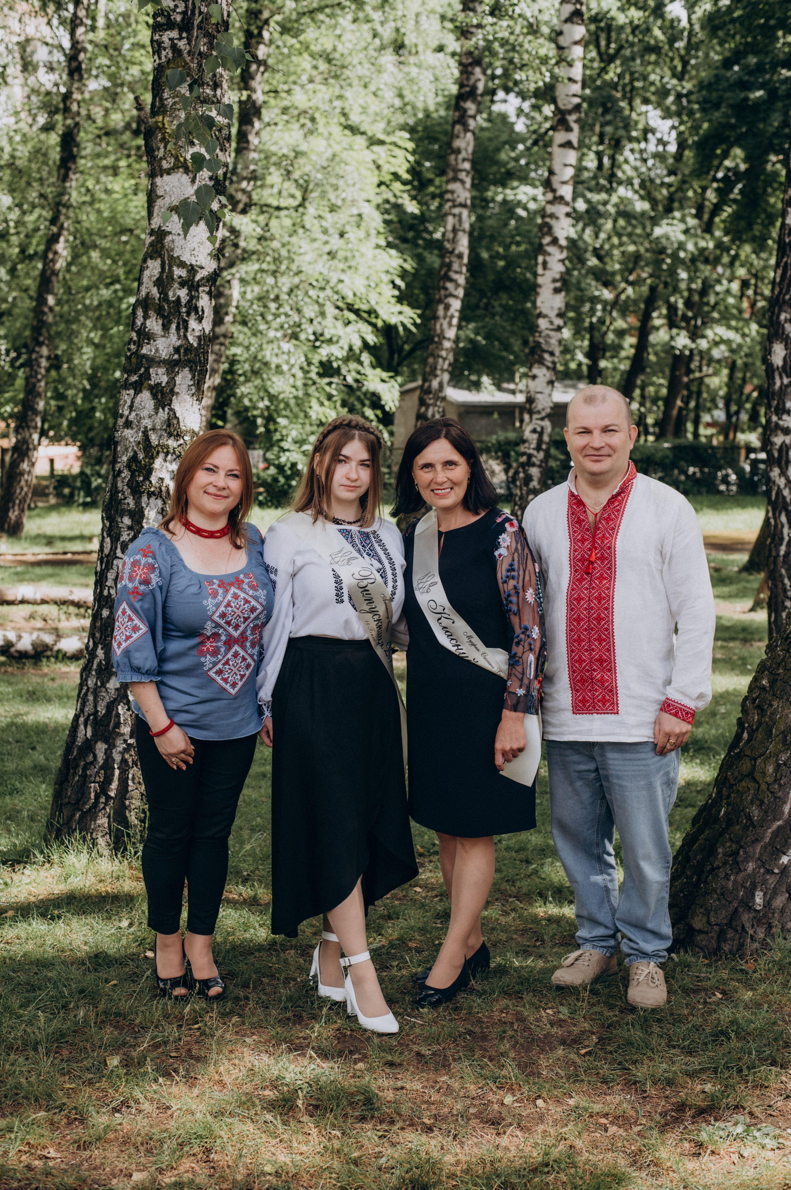 Фотосесія останнього дзвоника, фотосесія випускників Тернопіль, випускний 2024. Сімейний, дитячий та індивідуальний фотограф в м. Тернопіль, м. Львів