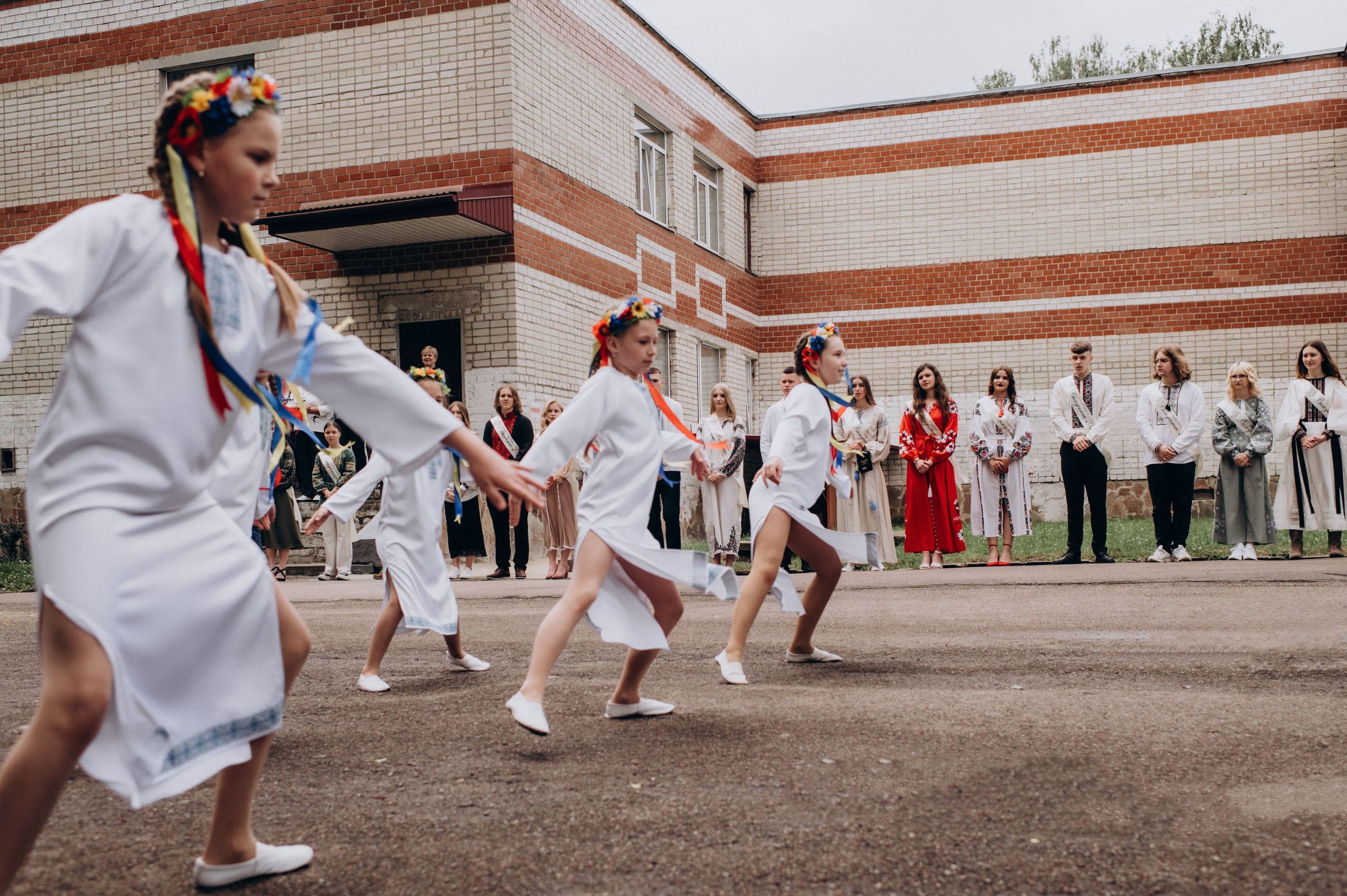 Фотосесія останнього дзвоника, фотосесія випускників Тернопіль, випускний 2024. Сімейний, дитячий та індивідуальний фотограф в м. Тернопіль, м. Львів