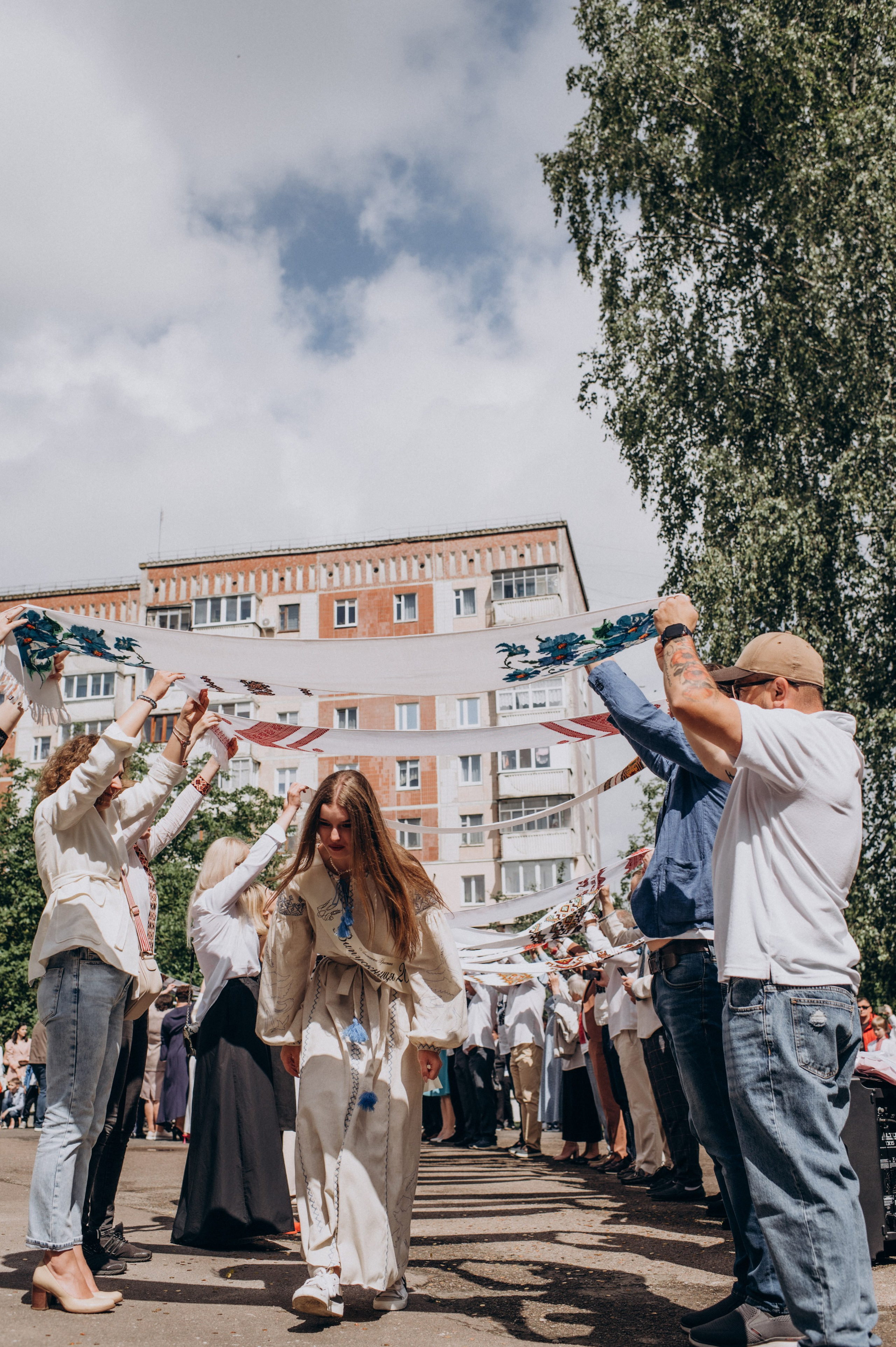 Фотосесія останнього дзвоника, фотосесія випускників Тернопіль, випускний 2024. Сімейний, дитячий та індивідуальний фотограф в м. Тернопіль, м. Львів