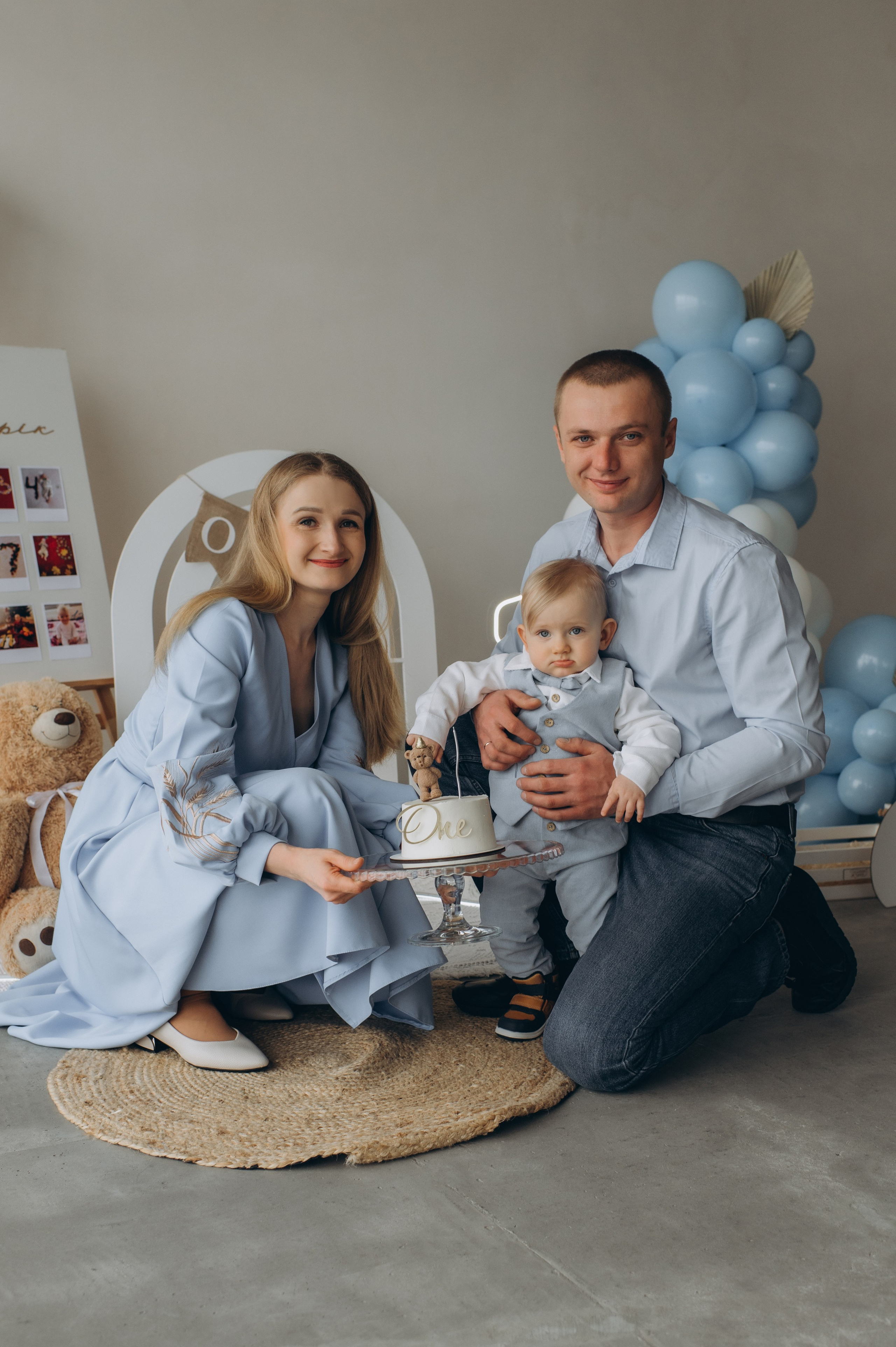 Зйомка дня народження дитини, фотосесія 1 рік Тернопіль, сімейний фотограф Тернопіль, сімейна фотосесія Тернопіль, перший тортик малюка. Сімейний, дитячий та індивідуальний фотограф в м. Тернопіль, м. Львів