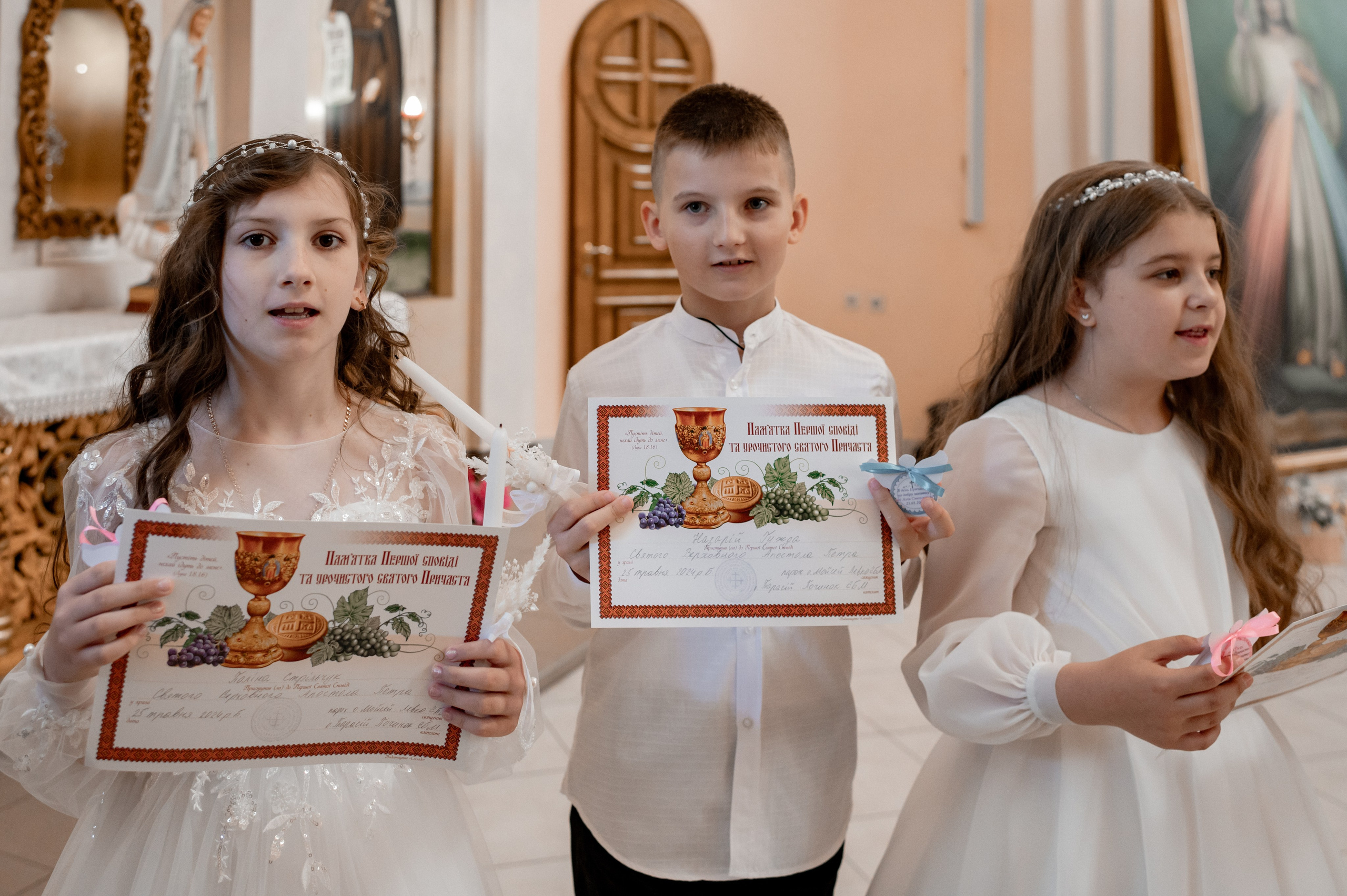 Фотосесія Першого Причастя Тернопіль, зйомка Причастя Тернопіль, Таїнство Першого Причастя Тернопіль, Катедра Причастя Тернопіль. Сімейний, дитячий та індивідуальний фотограф в м. Тернопіль, м. Львів