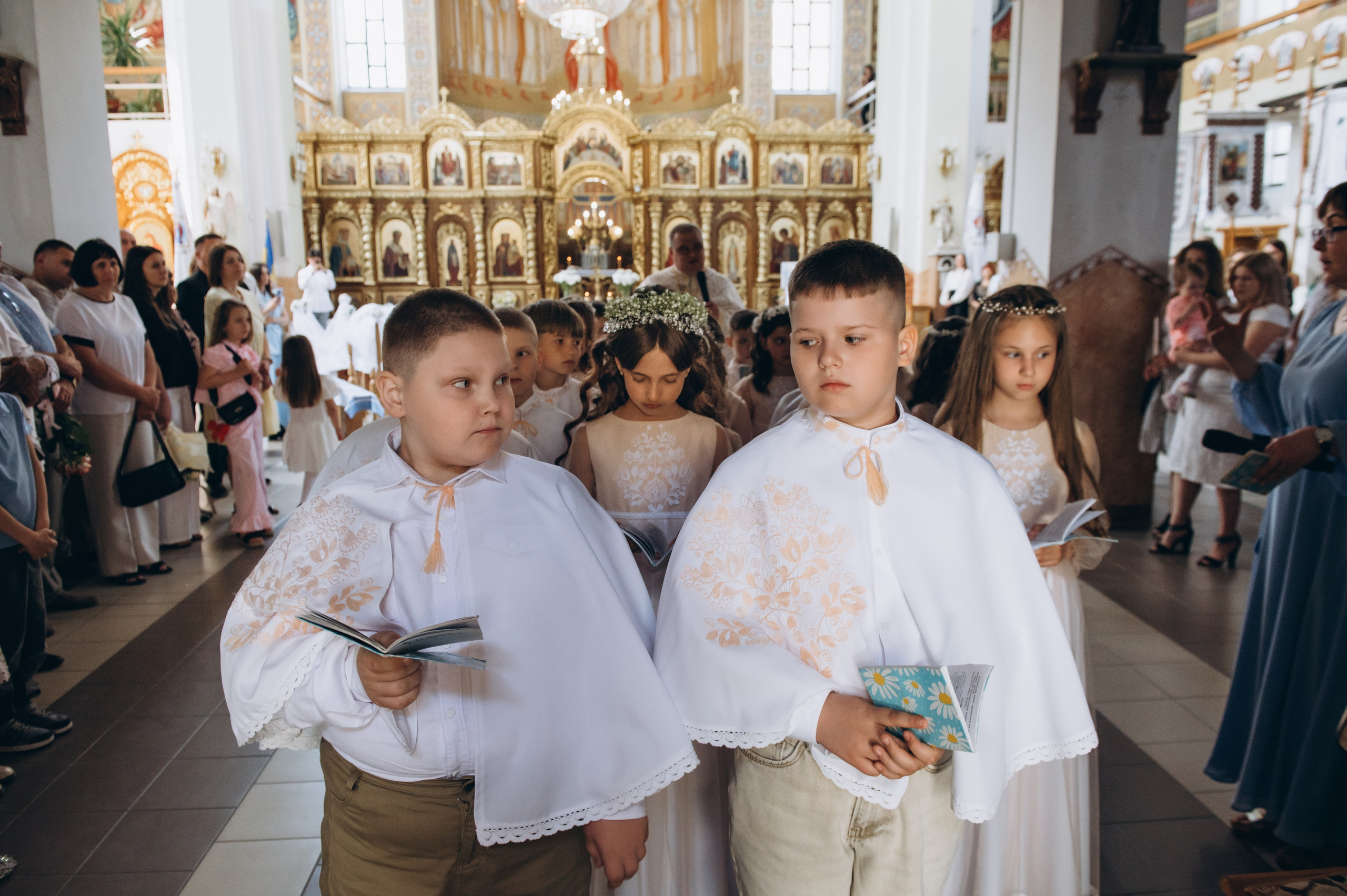 Фотосесія Причастя Тернопіль церква Св Михаїла, фотограф на Причастя Тернопіль, фотосесія Літургії Причастя Тернопіль. Сімейний, дитячий та індивідуальний фотограф в м. Тернопіль, м. Львів