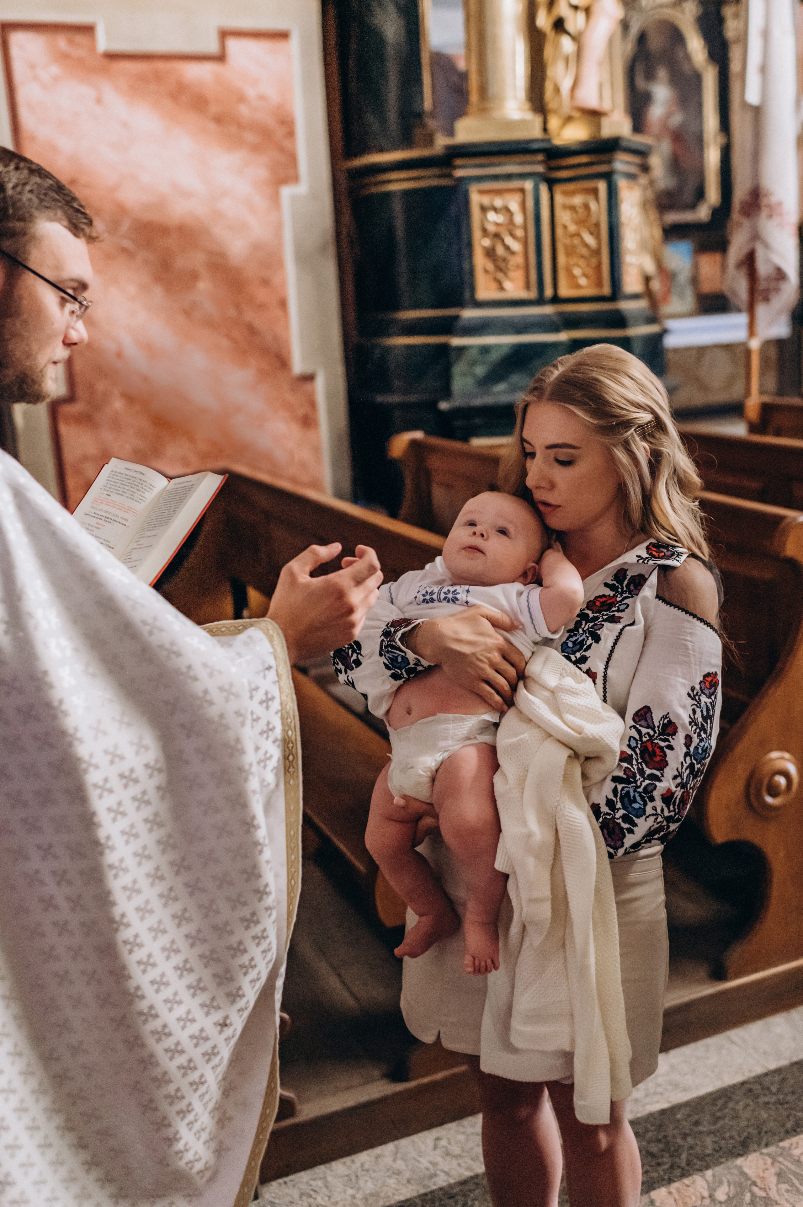 Хрещення Марка, Бернардинський монастир, Львів. Сімейний, дитячий та індивідуальний фотограф в м. Тернопіль, м. Львів