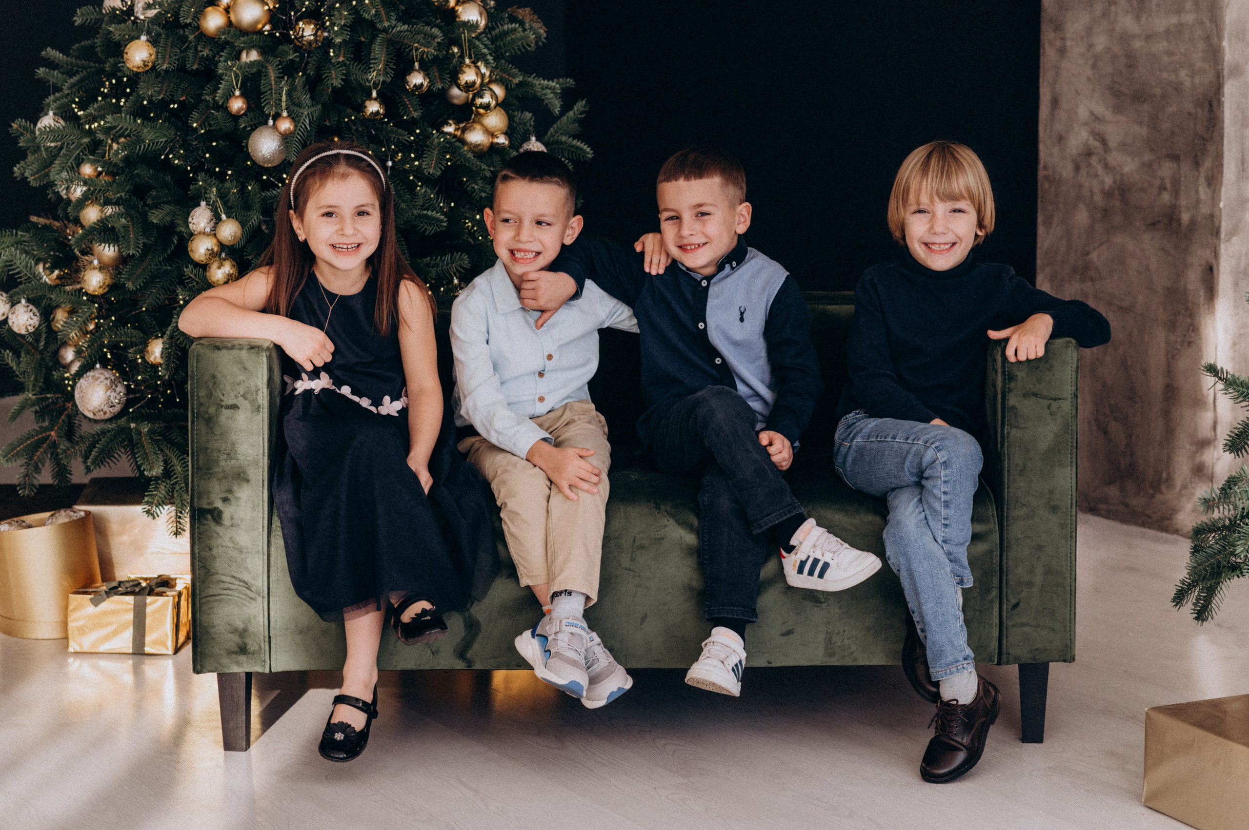 Фотосесія групи дитячого садочку, фотосесія на віньєтки, зйомка дітей в студії. Сімейний, дитячий та індивідуальний фотограф в м. Тернопіль, м. Львів