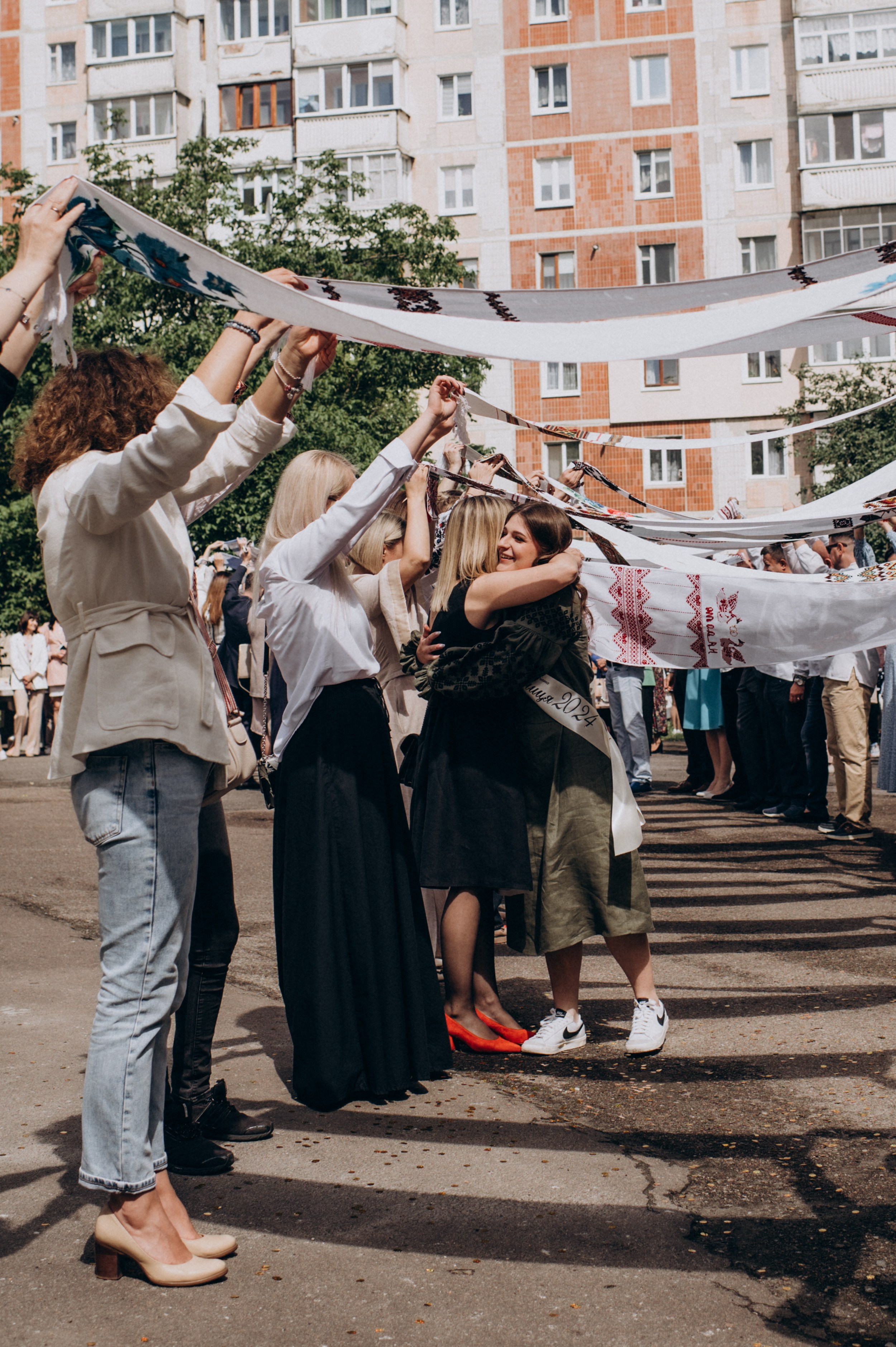 Фотосесія останнього дзвоника, фотосесія випускників Тернопіль, випускний 2024. Сімейний, дитячий та індивідуальний фотограф в м. Тернопіль, м. Львів