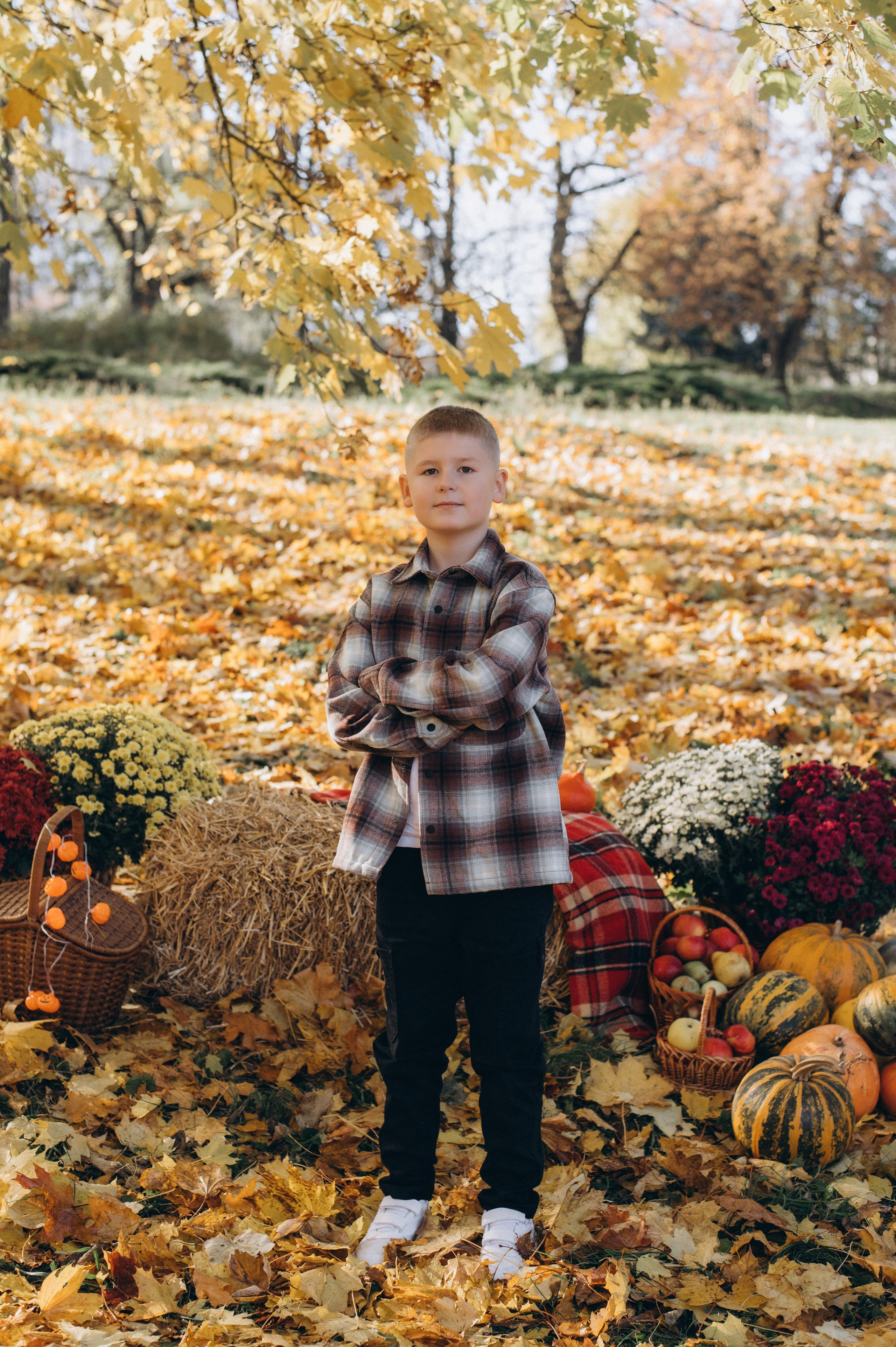Осіння фотосесія 4 класу на віньєтки, випускні фотоальбоми Тернопіль, фотосесія випускників Тернопіль, шкільний випускний альбом Тернопіль. Сімейний, дитячий та індивідуальний фотограф в м. Тернопіль, м. Львів