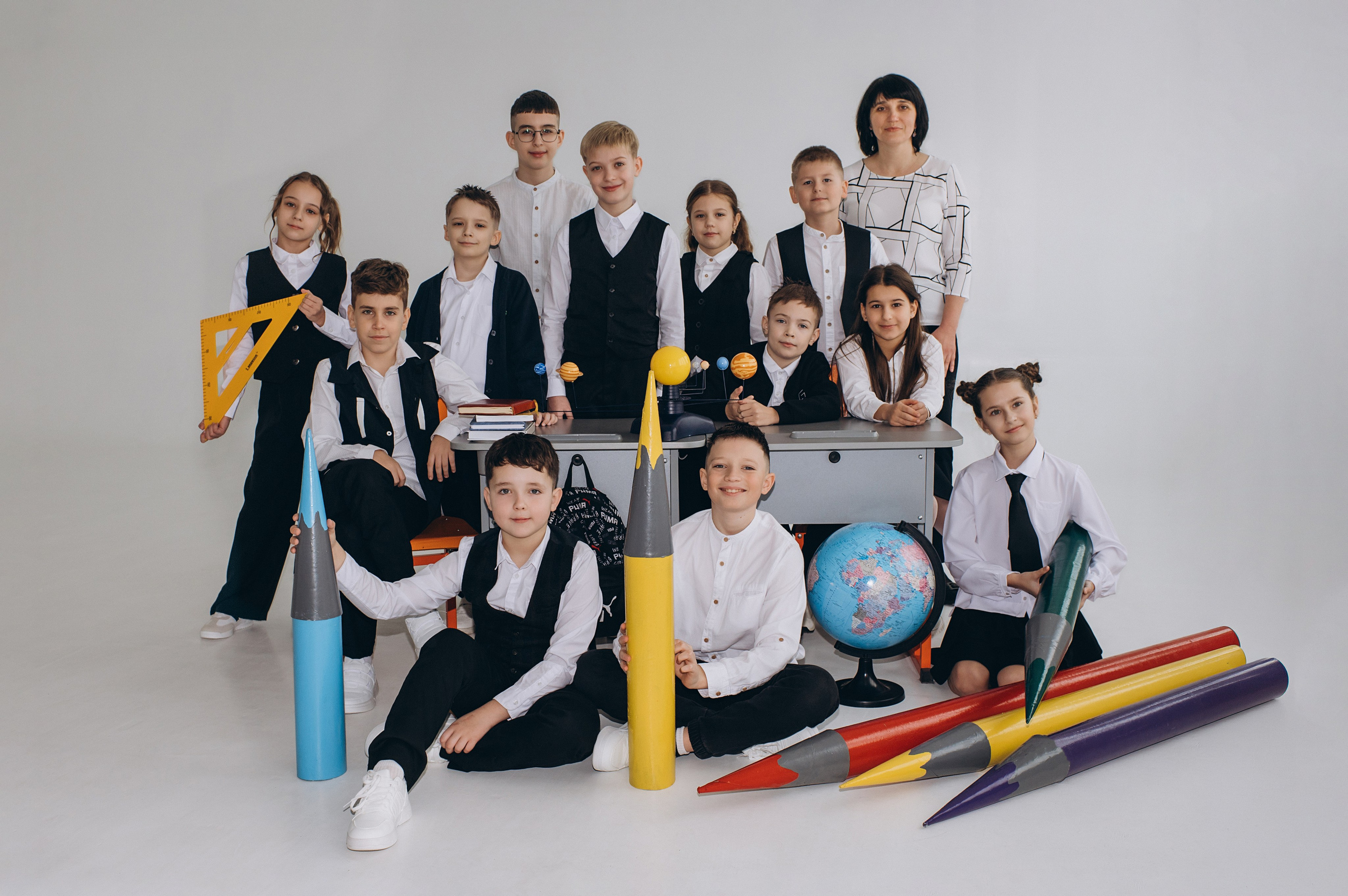 Фотосесія школярів у студії на шкільні фотоальбоми віньєтки Тернопіль, фотосесія випускників Тернопіль, шкільні фотокниги Тернопіль. Сімейний, дитячий та індивідуальний фотограф в м. Тернопіль, м. Львів