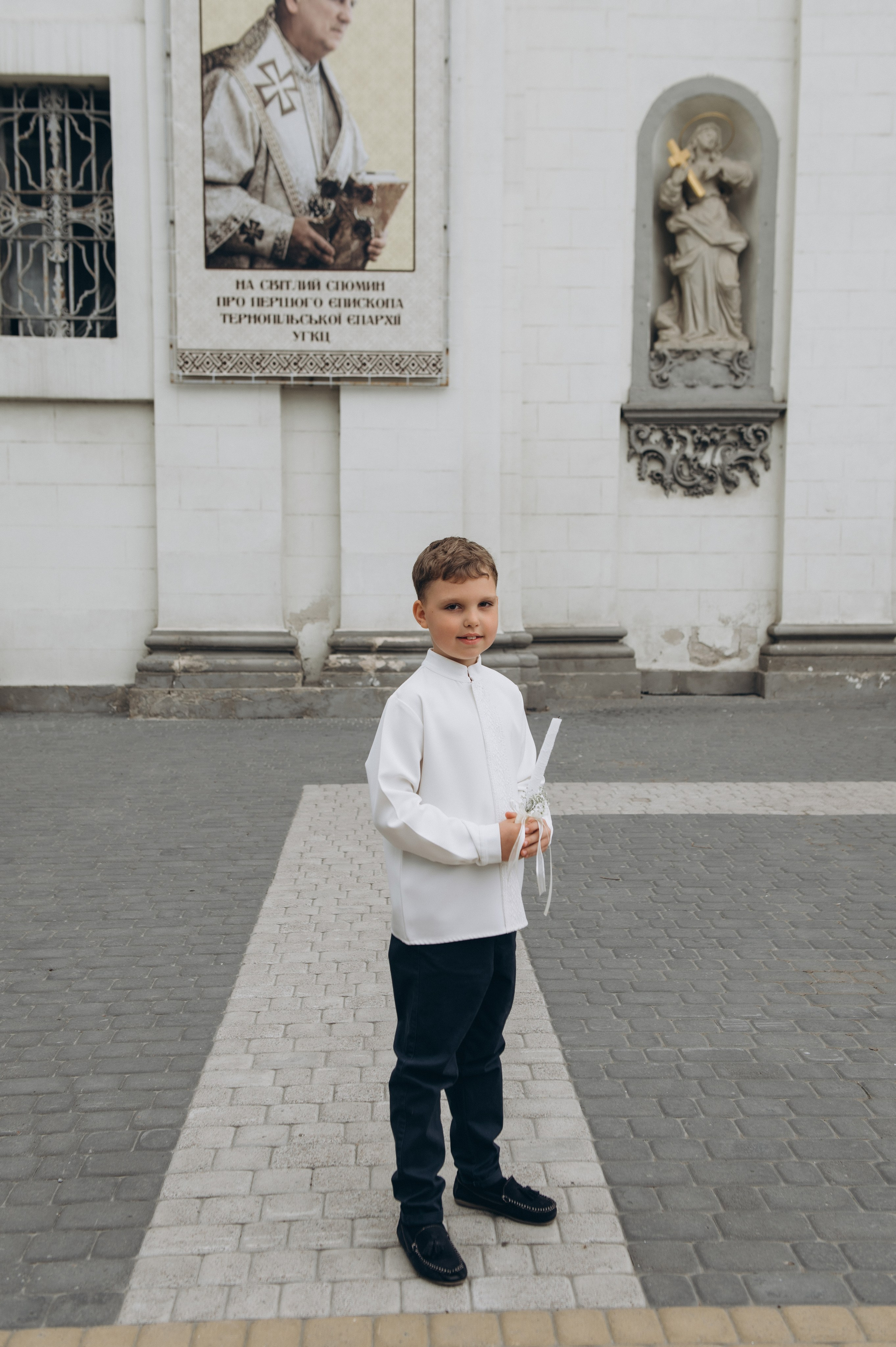 Фотосесія Першого Причастя Тернопіль, фотосесія Причастя Тернопіль, Таїнство Першого Причастя Тернопіль, Катедра Причастя Тернопіль. Сімейний, дитячий та індивідуальний фотограф в м. Тернопіль, м. Львів