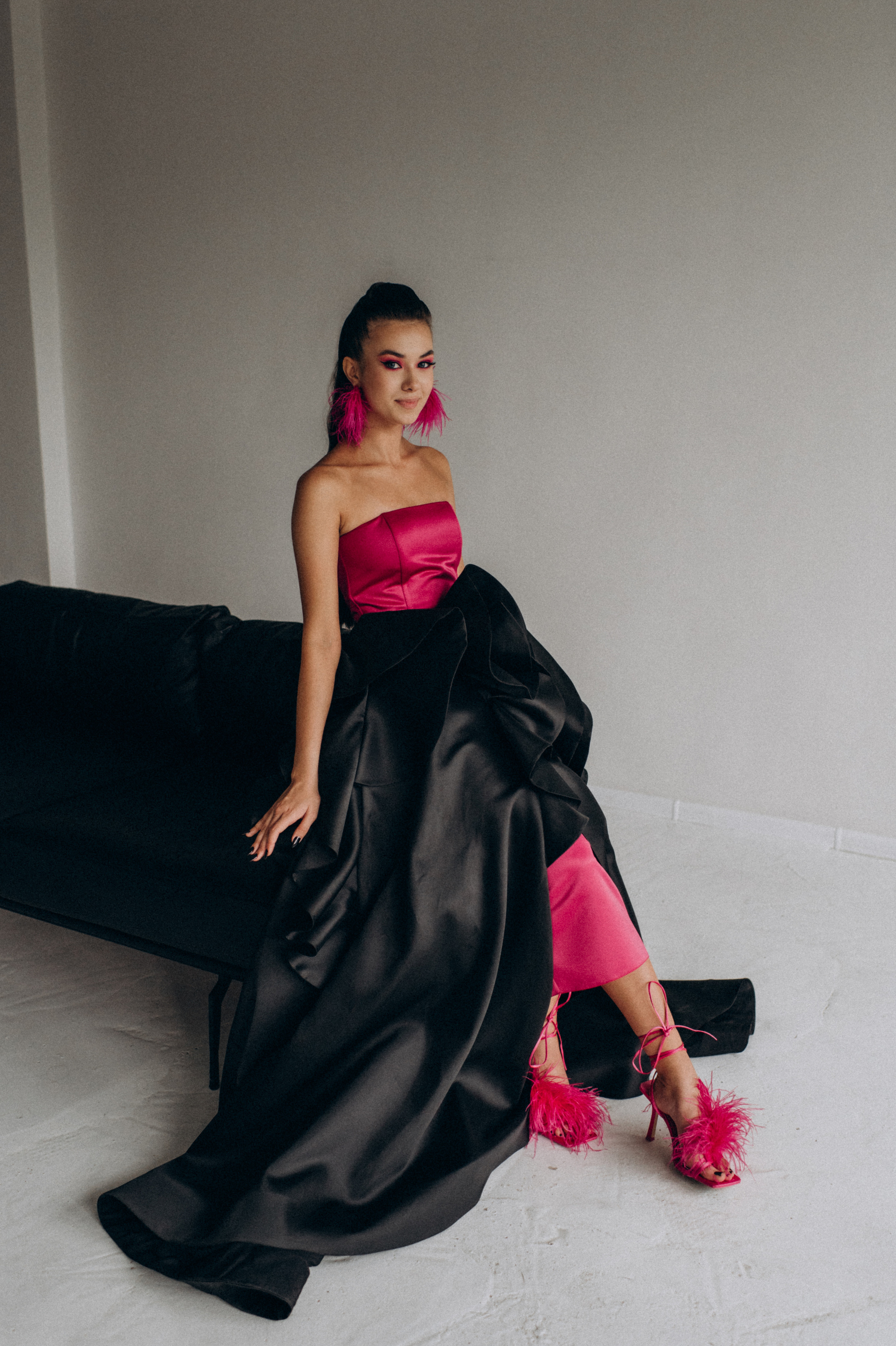 Випускниця, зйомка у студії, фотосесія випускного Тернопіль Львів. Сімейний, дитячий та індивідуальний фотограф в м. Тернопіль, м. Львів