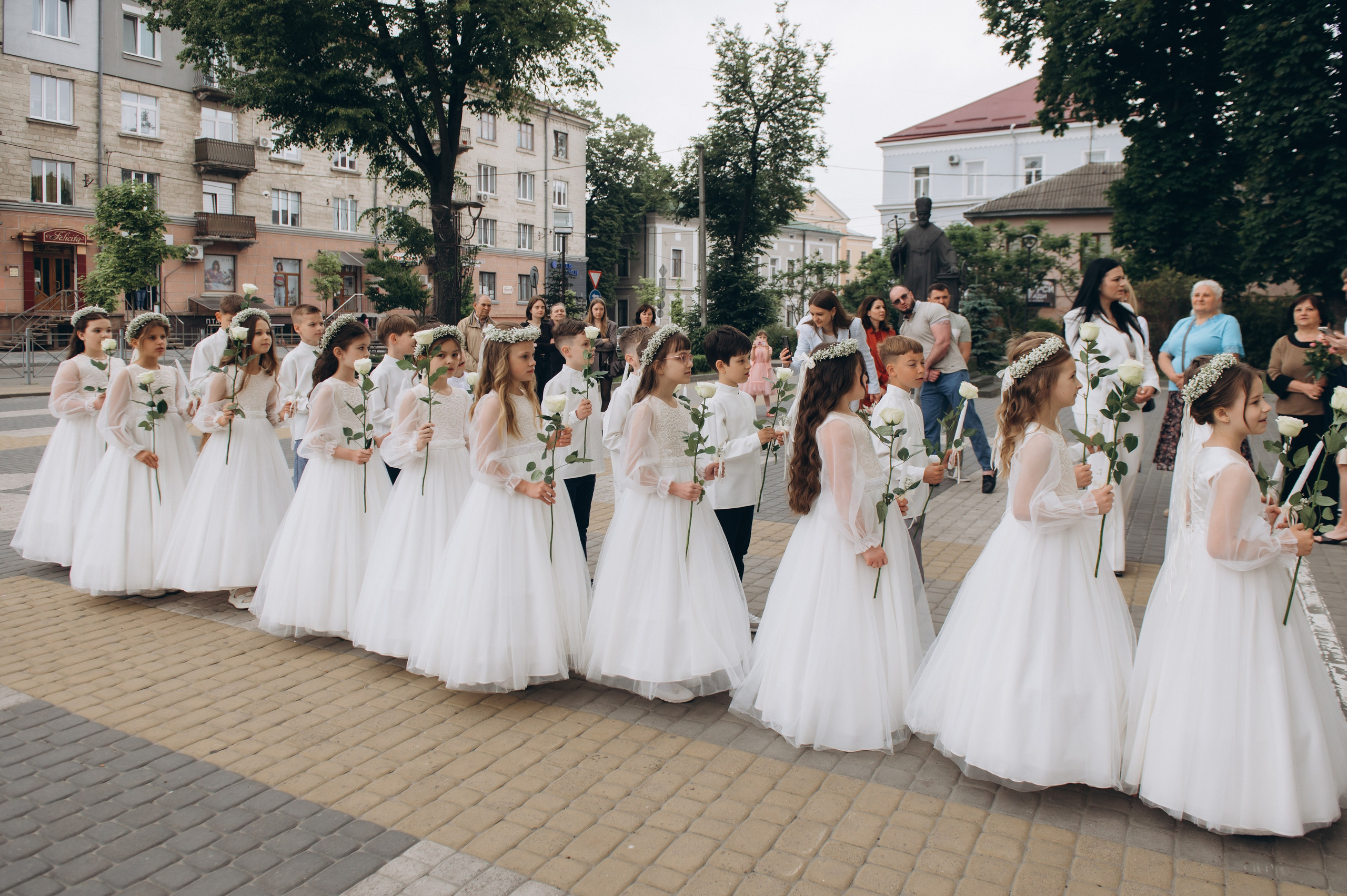 Фотосесія Першого Причастя Тернопіль, фотосесія Причастя Тернопіль, Таїнство Першого Причастя Тернопіль, Катедра Причастя Тернопіль. Сімейний, дитячий та індивідуальний фотограф в м. Тернопіль, м. Львів