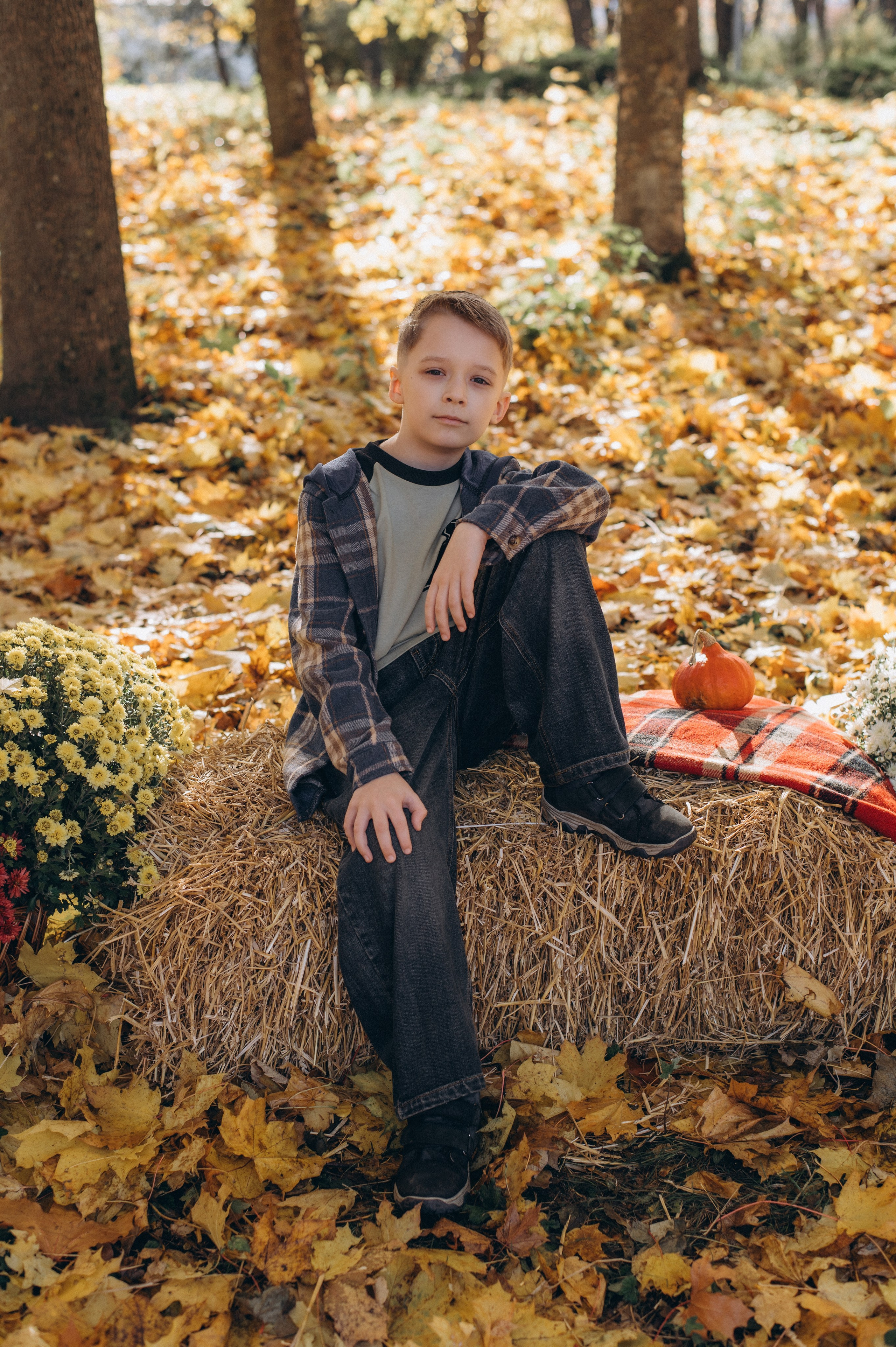 Осіння фотосесія 4 класу на віньєтки, випускні фотоальбоми Тернопіль, фотосесія випускників Тернопіль, шкільний випускний альбом Тернопіль. Сімейний, дитячий та індивідуальний фотограф в м. Тернопіль, м. Львів
