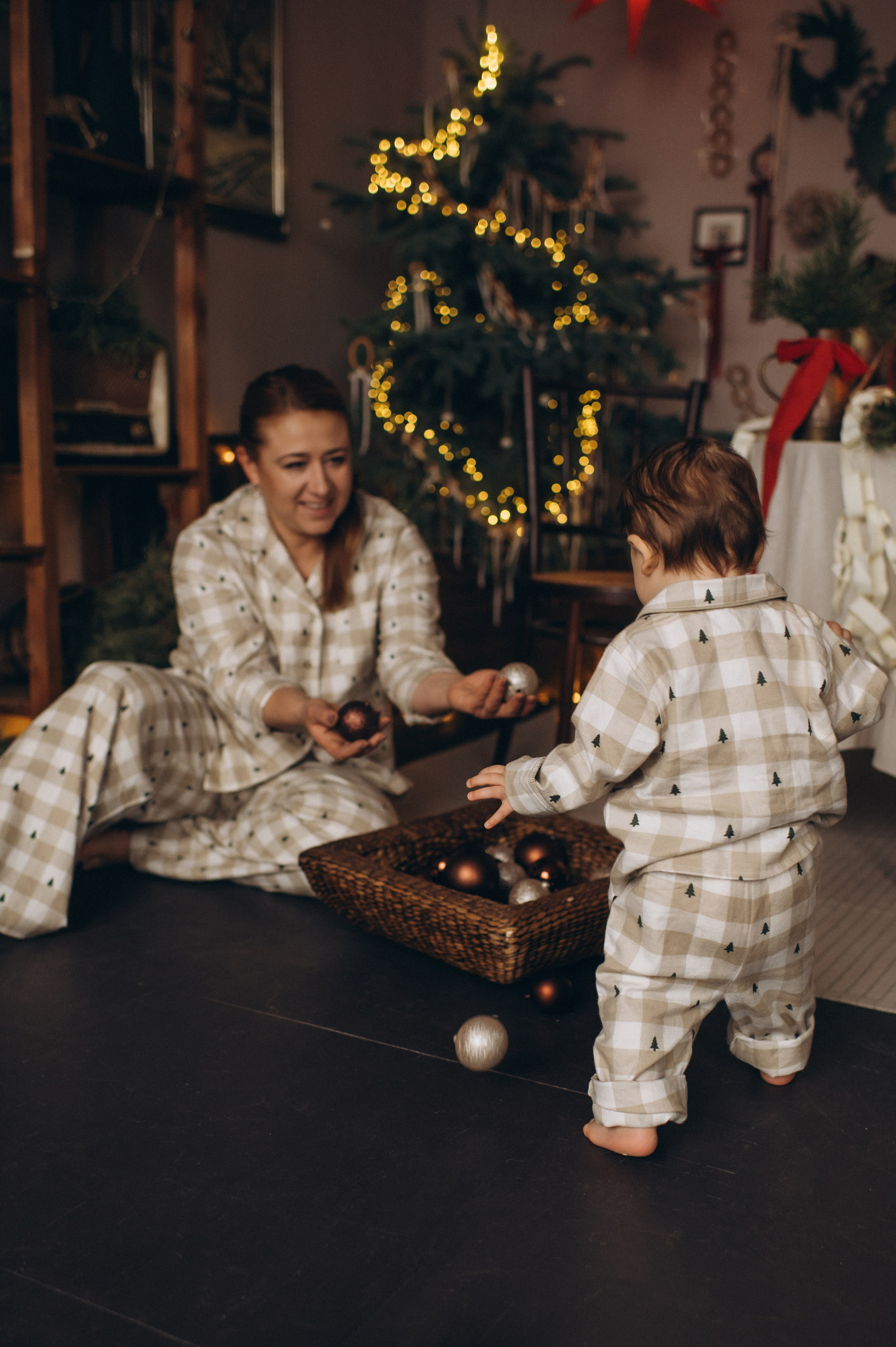 Перший тортик малюка, зйомка першого тортика Тернопіль, новорічна фотосесія, зйомка дня народження, сімейний фотограф Тернопіль, cakesmash. Сімейний, дитячий та індивідуальний фотограф в м. Тернопіль, м. Львів