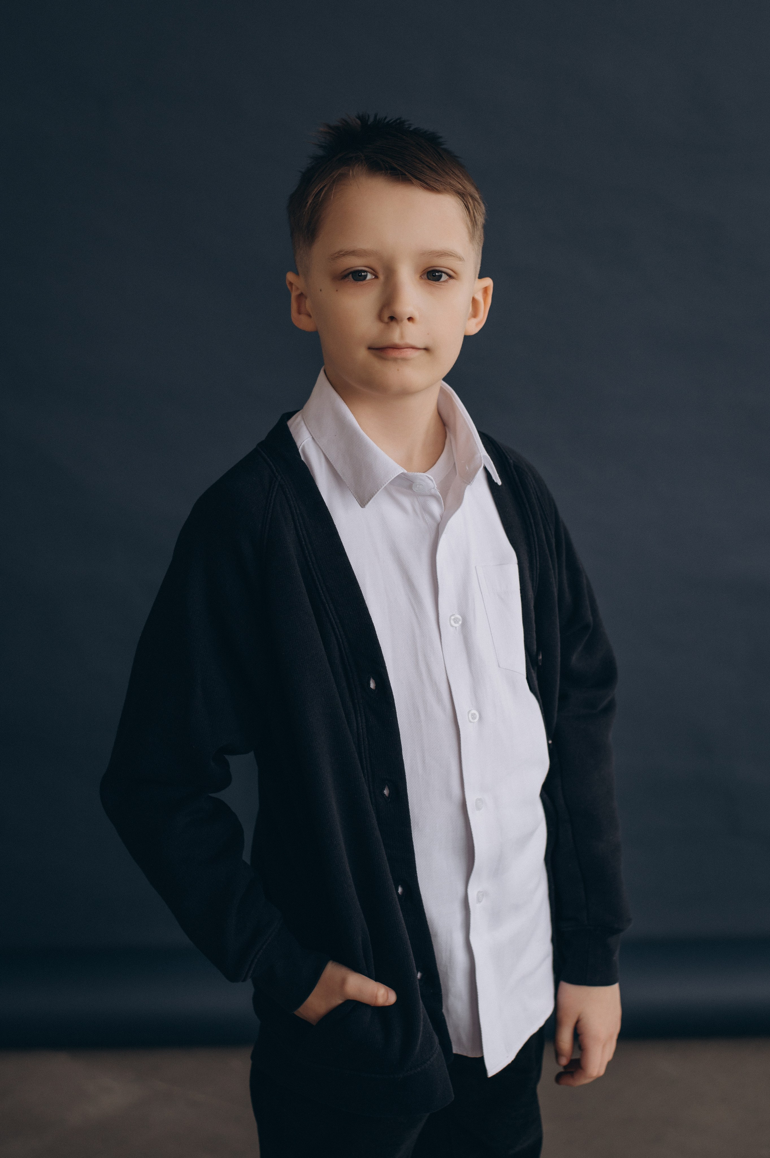 Фотосесія школярів у студії на шкільні фотоальбоми віньєтки Тернопіль, фотосесія випускників Тернопіль, шкільні фотокниги Тернопіль. Сімейний, дитячий та індивідуальний фотограф в м. Тернопіль, м. Львів