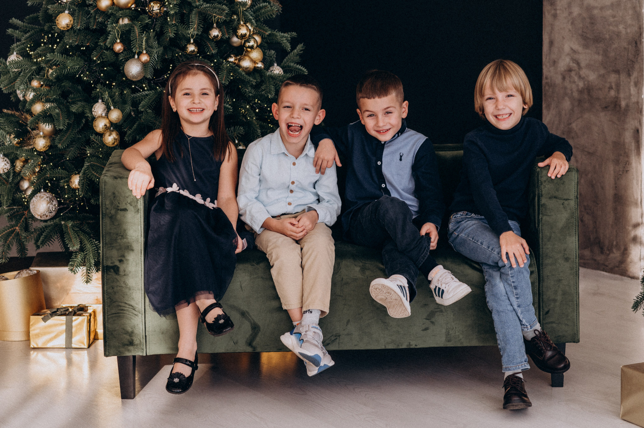 Фотосесія групи дитячого садочку, фотосесія на віньєтки, зйомка дітей в студії. Сімейний, дитячий та індивідуальний фотограф в м. Тернопіль, м. Львів