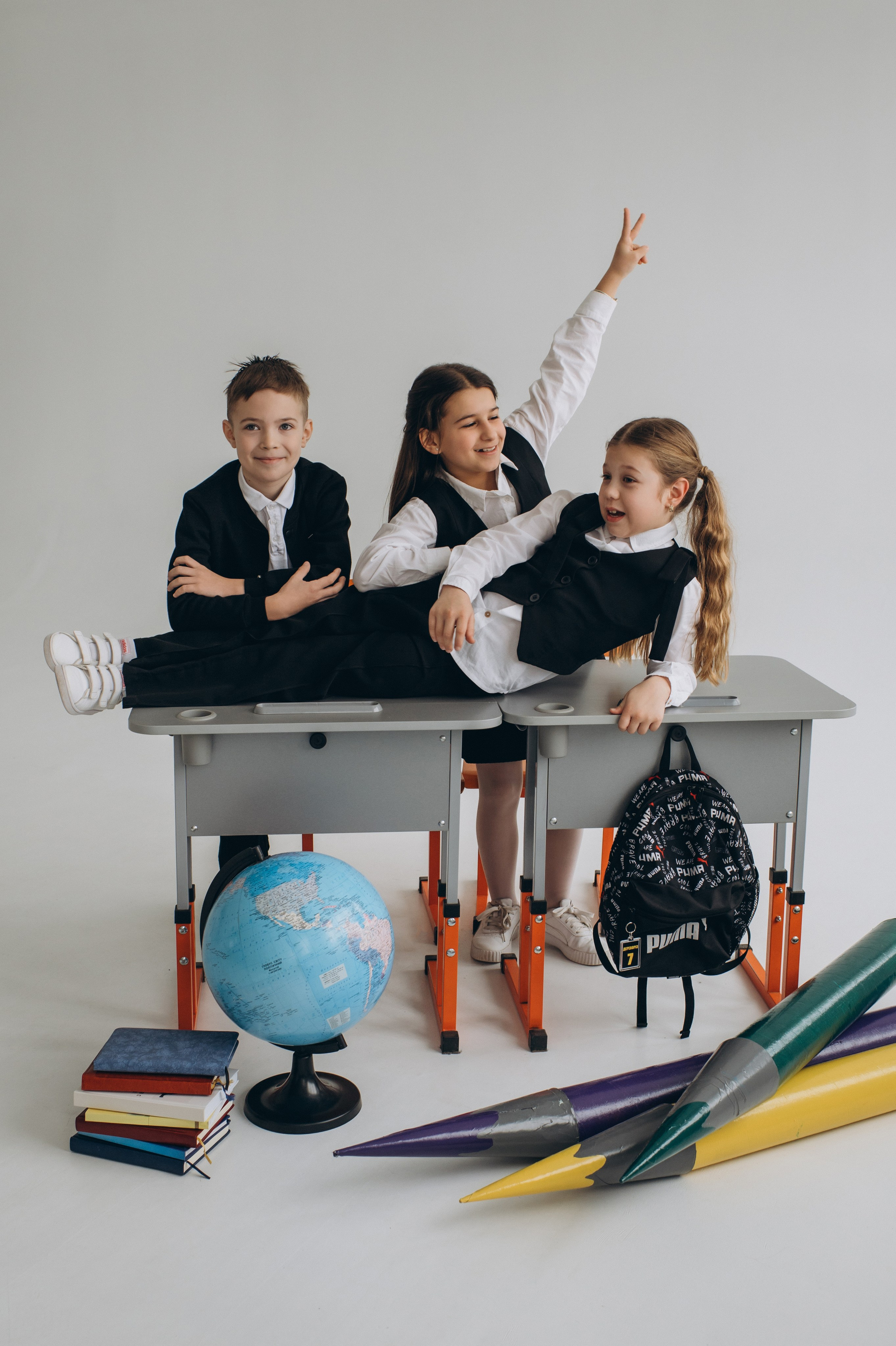 Фотосесія школярів у студії на шкільні фотоальбоми віньєтки Тернопіль, фотосесія випускників Тернопіль, шкільні фотокниги Тернопіль. Сімейний, дитячий та індивідуальний фотограф в м. Тернопіль, м. Львів