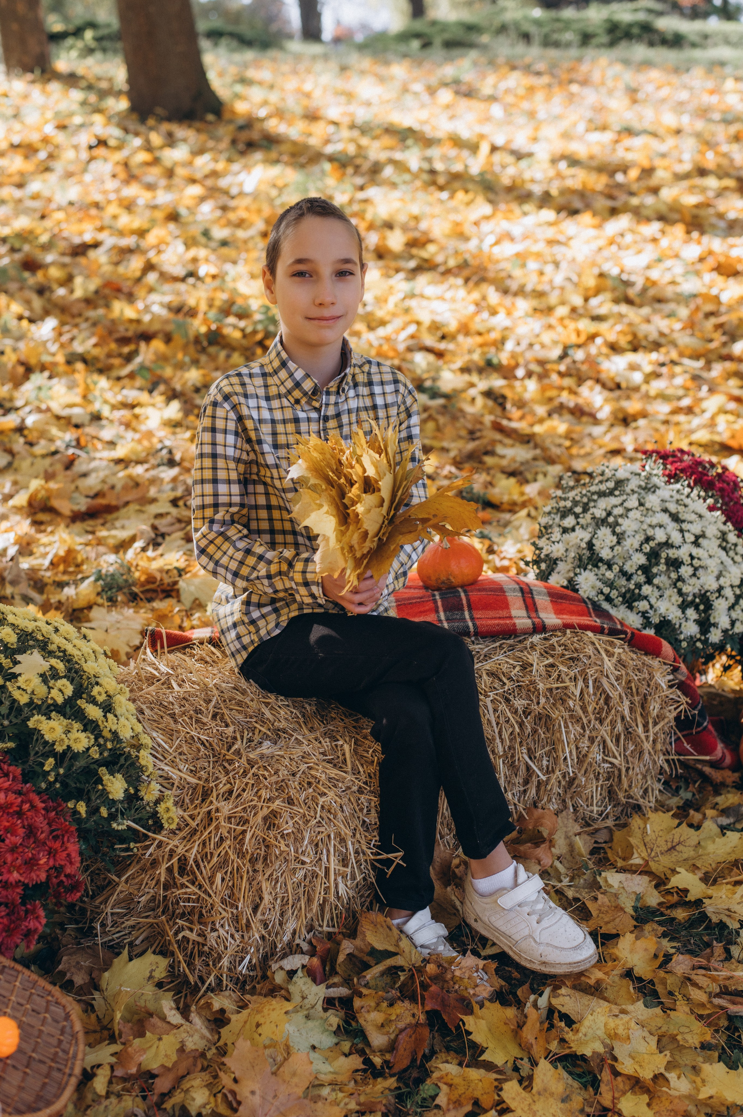 Осіння фотосесія 4 класу на віньєтки, випускні фотоальбоми Тернопіль, фотосесія випускників Тернопіль, шкільний випускний альбом Тернопіль. Сімейний, дитячий та індивідуальний фотограф в м. Тернопіль, м. Львів
