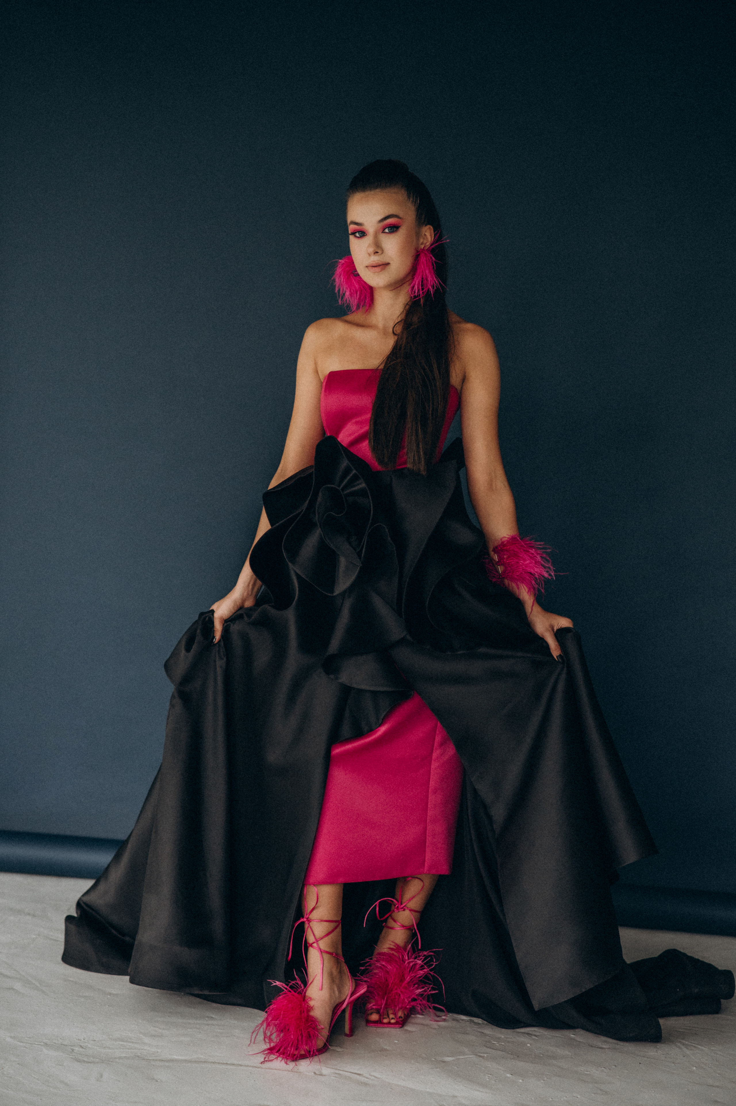 Випускниця, зйомка у студії, фотосесія випускного Тернопіль Львів. Сімейний, дитячий та індивідуальний фотограф в м. Тернопіль, м. Львів