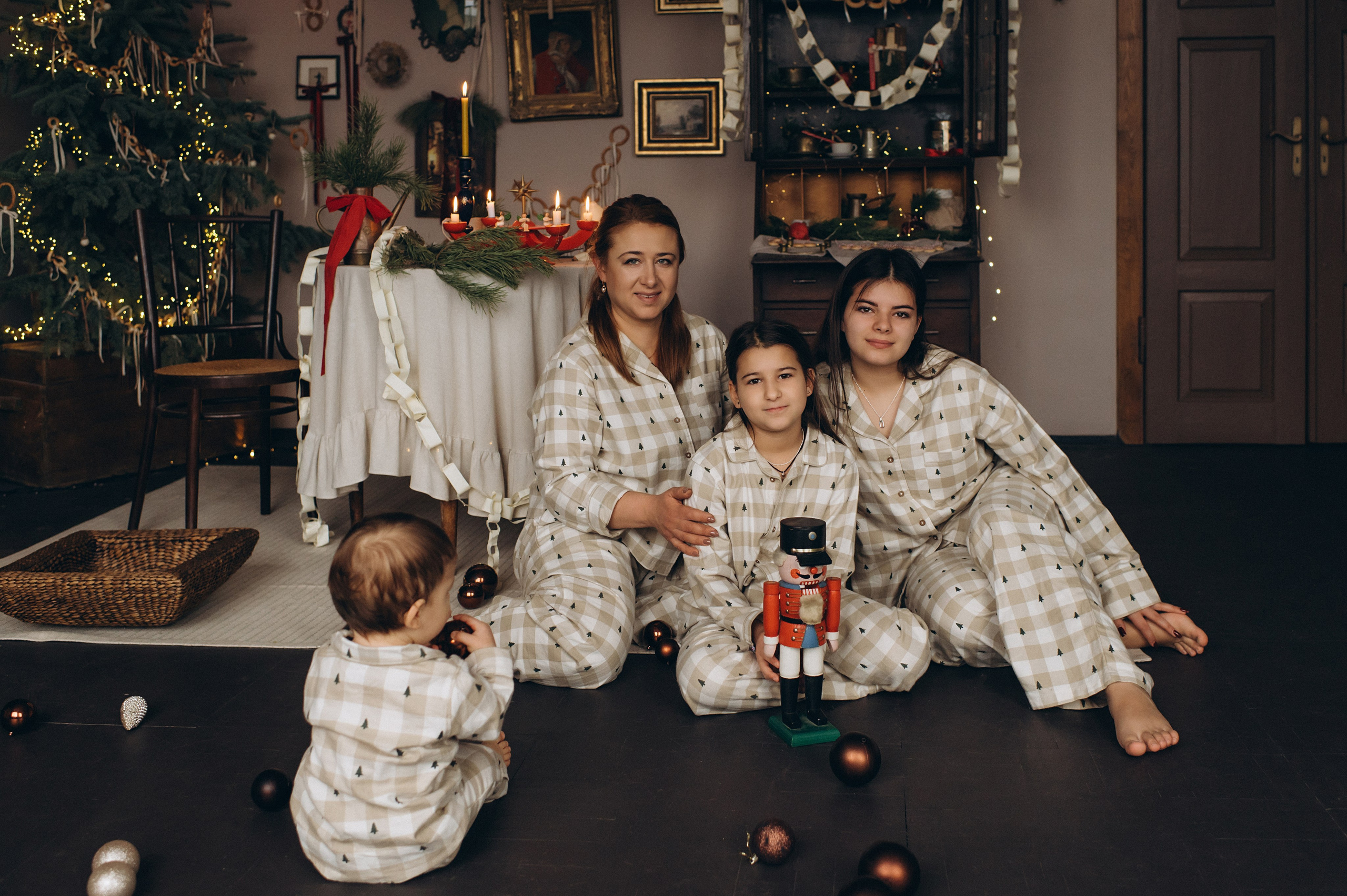 Перший тортик малюка, зйомка першого тортика Тернопіль, новорічна фотосесія, зйомка дня народження, сімейний фотограф Тернопіль, cakesmash. Сімейний, дитячий та індивідуальний фотограф в м. Тернопіль, м. Львів