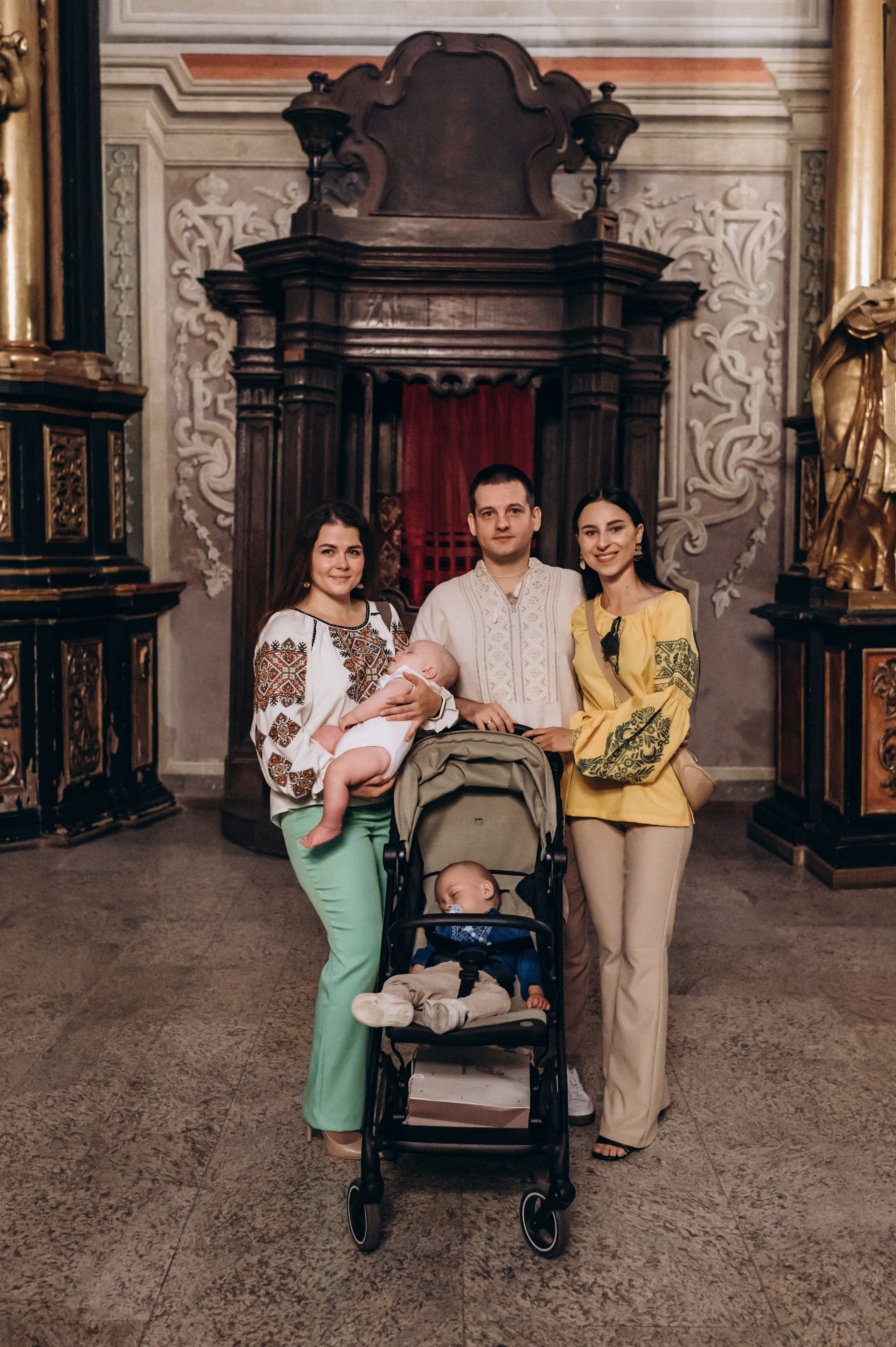 Хрещення Марка, Бернардинський монастир, Львів. Сімейний, дитячий та індивідуальний фотограф в м. Тернопіль, м. Львів