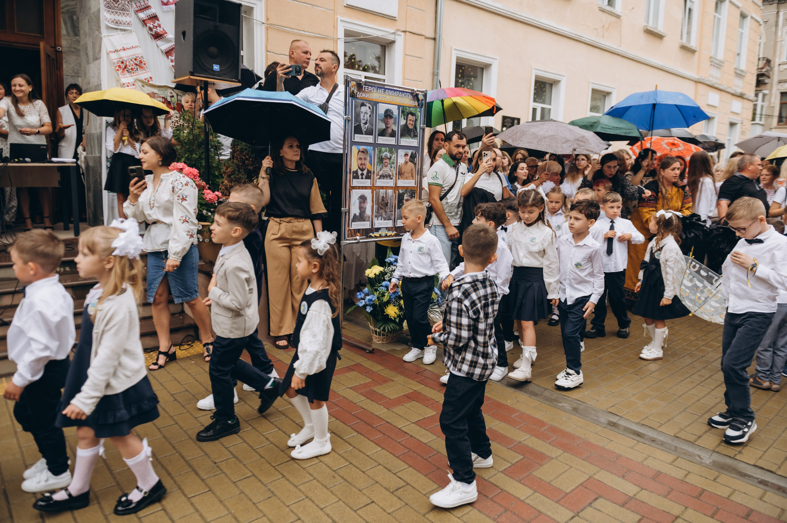 Перший дзвоник у Тернополі, фотосесія першокласників