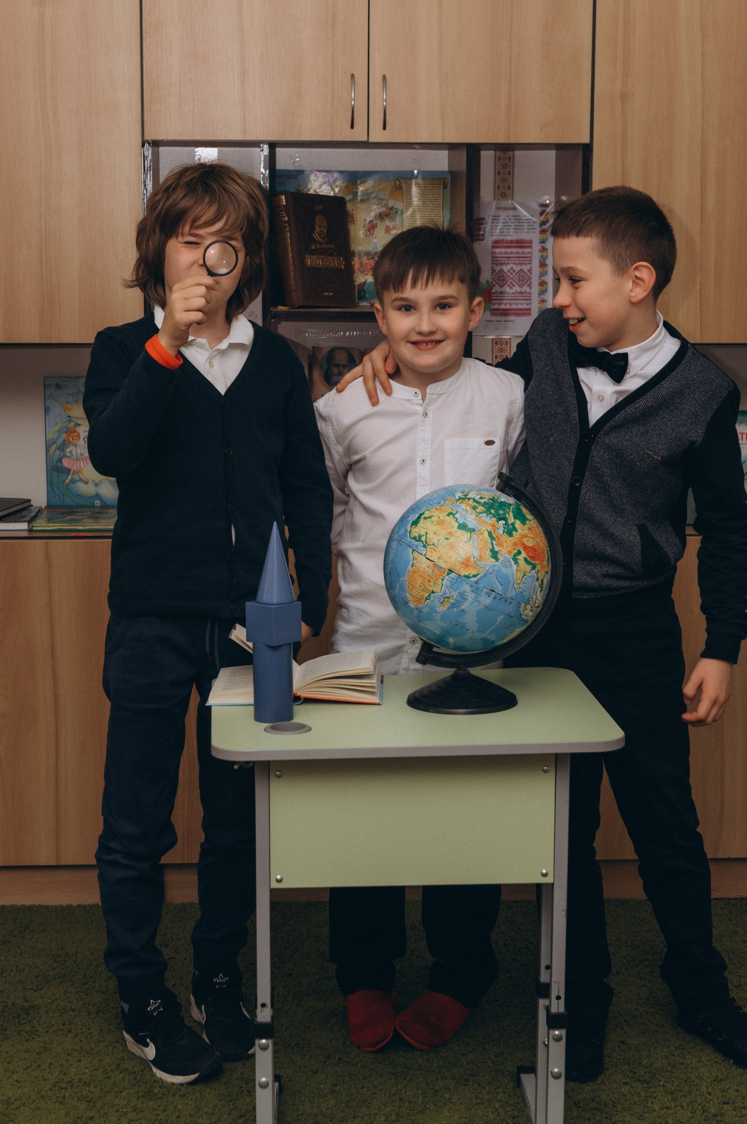 Шкільна фотосесія на віньєтки Тернопіль, фотосесія випускників Тернопіль, зйомка на віньєтки, шкільні фотоальбоми Тернопіль. Сімейний, дитячий та індивідуальний фотограф в м. Тернопіль, м. Львів