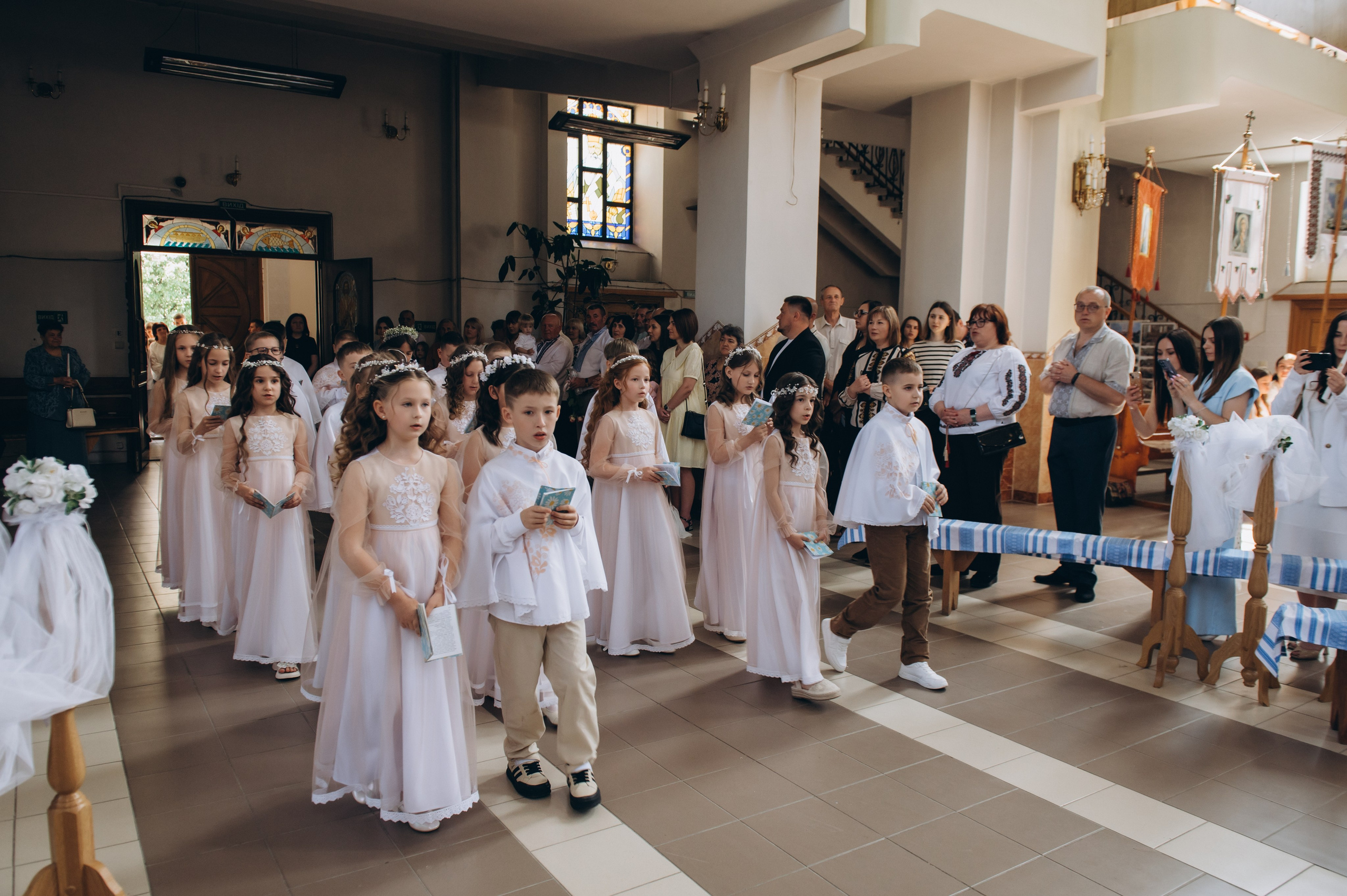 Фотосесія Причастя Тернопіль церква Св Михаїла, фотограф на Причастя Тернопіль, фотосесія Літургії Причастя Тернопіль. Сімейний, дитячий та індивідуальний фотограф в м. Тернопіль, м. Львів