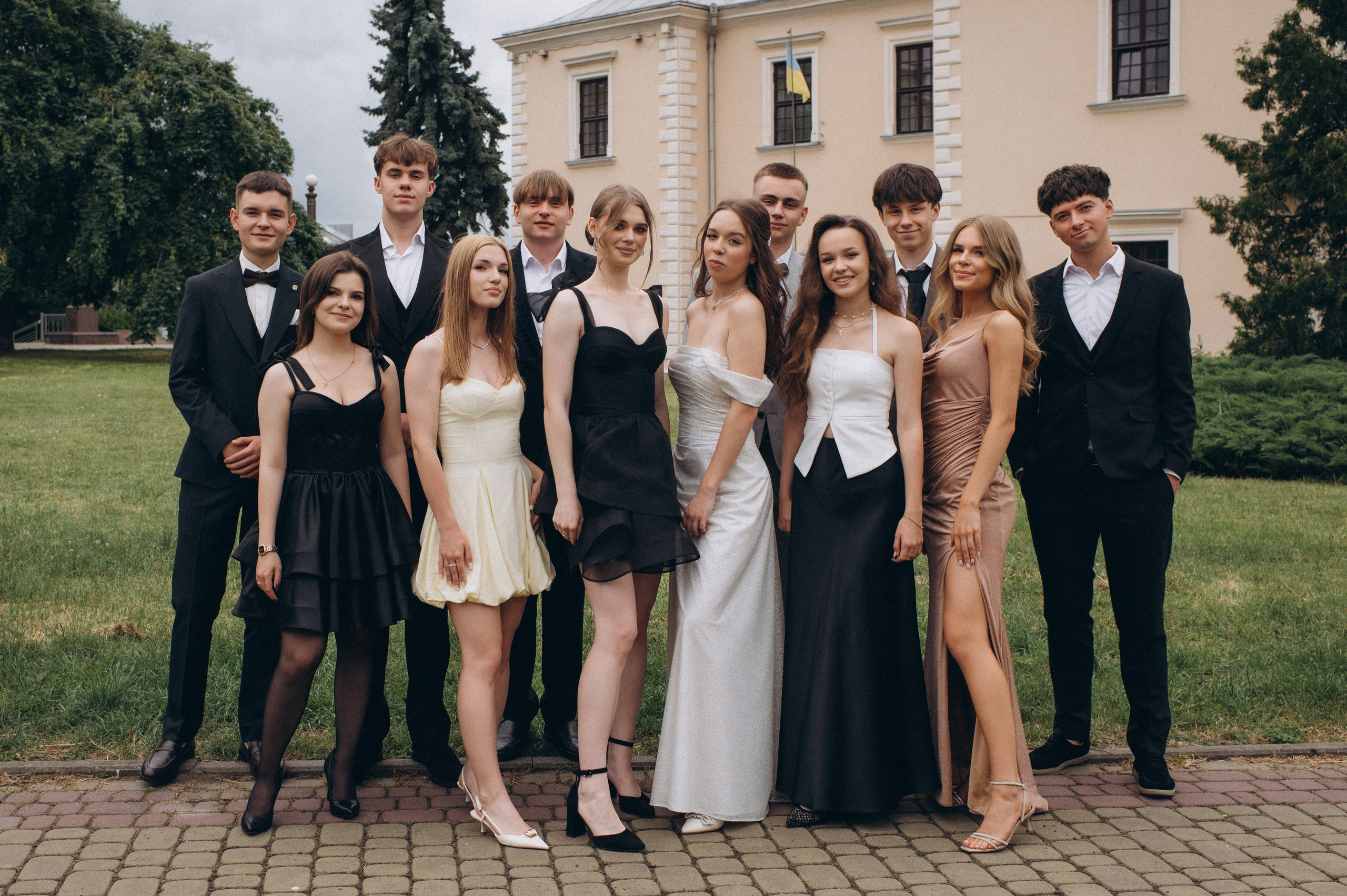 Випускники 2025, фотосесія випускного Тернопіль, фотосесія випускників Тернопіль, зйомка випускного, фотосесія випускного. Сімейний, дитячий та індивідуальний фотограф в м. Тернопіль, м. Львів
