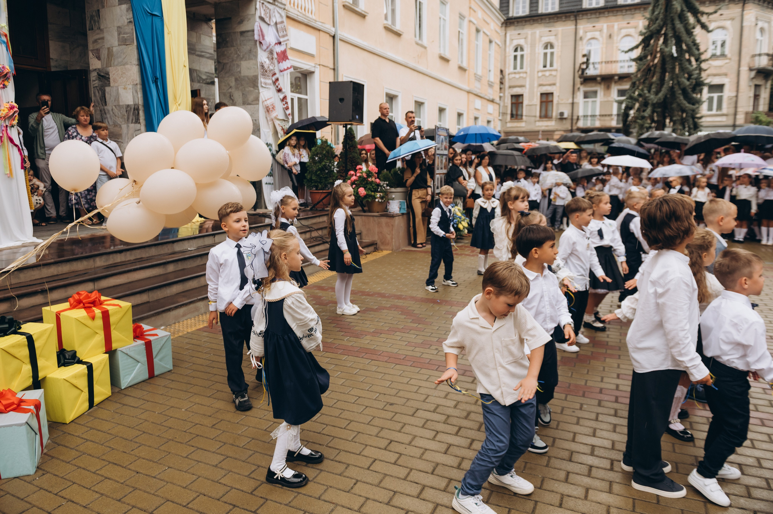 Перший дзвоник у Тернополі, фотосесія першокласників