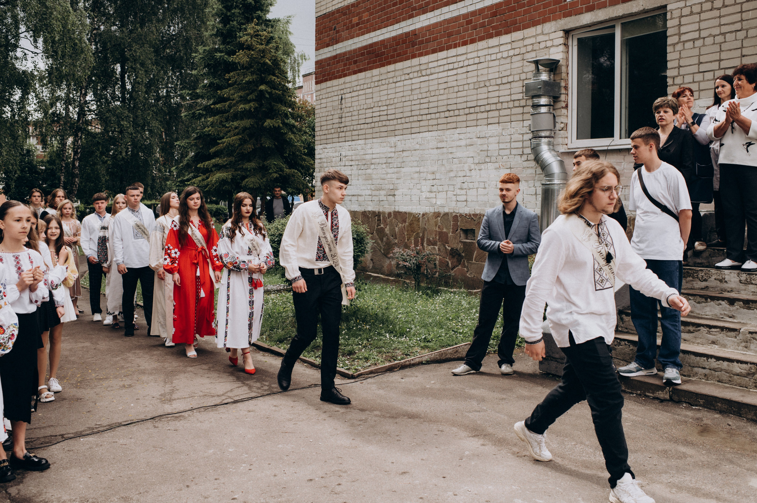 Фотосесія останнього дзвоника, фотосесія випускників Тернопіль, випускний 2024. Сімейний, дитячий та індивідуальний фотограф в м. Тернопіль, м. Львів