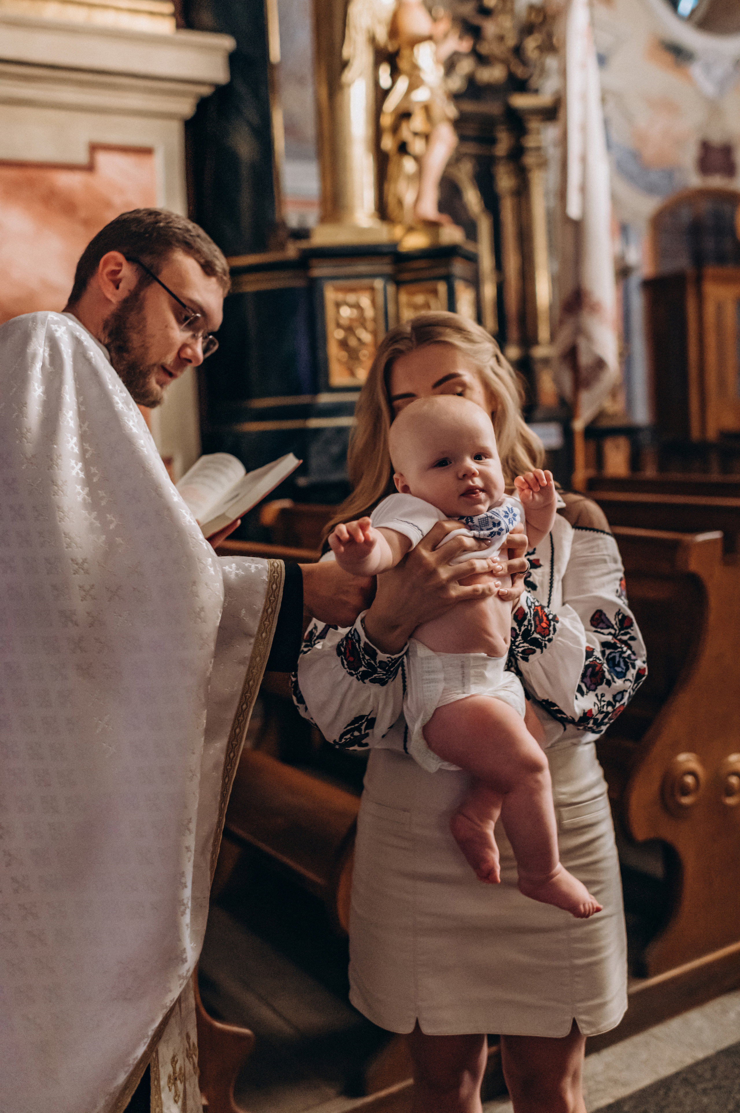 Хрещення Марка, Бернардинський монастир, Львів. Сімейний, дитячий та індивідуальний фотограф в м. Тернопіль, м. Львів