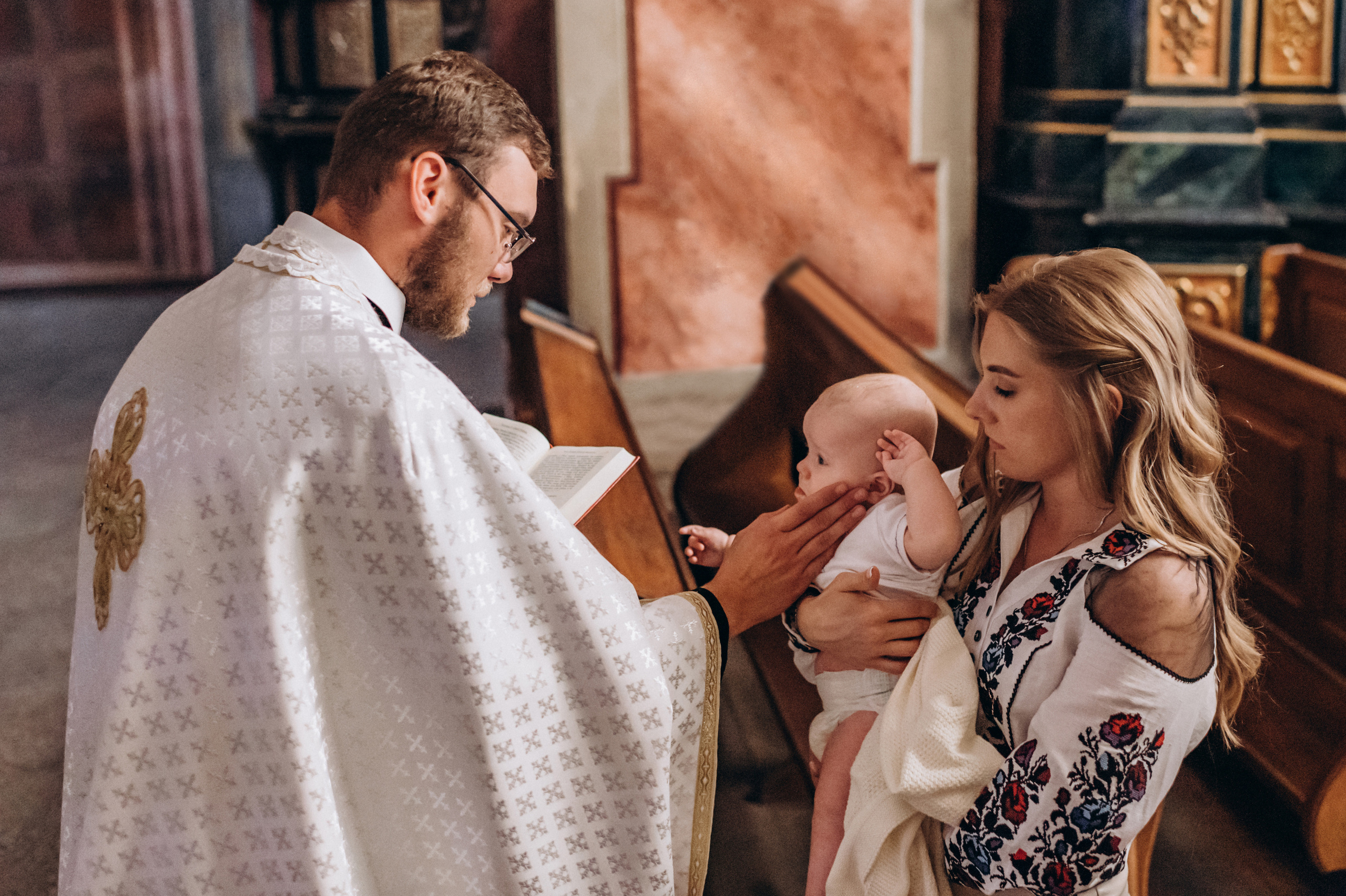 Хрещення Марка, Бернардинський монастир, Львів. Сімейний, дитячий та індивідуальний фотограф в м. Тернопіль, м. Львів