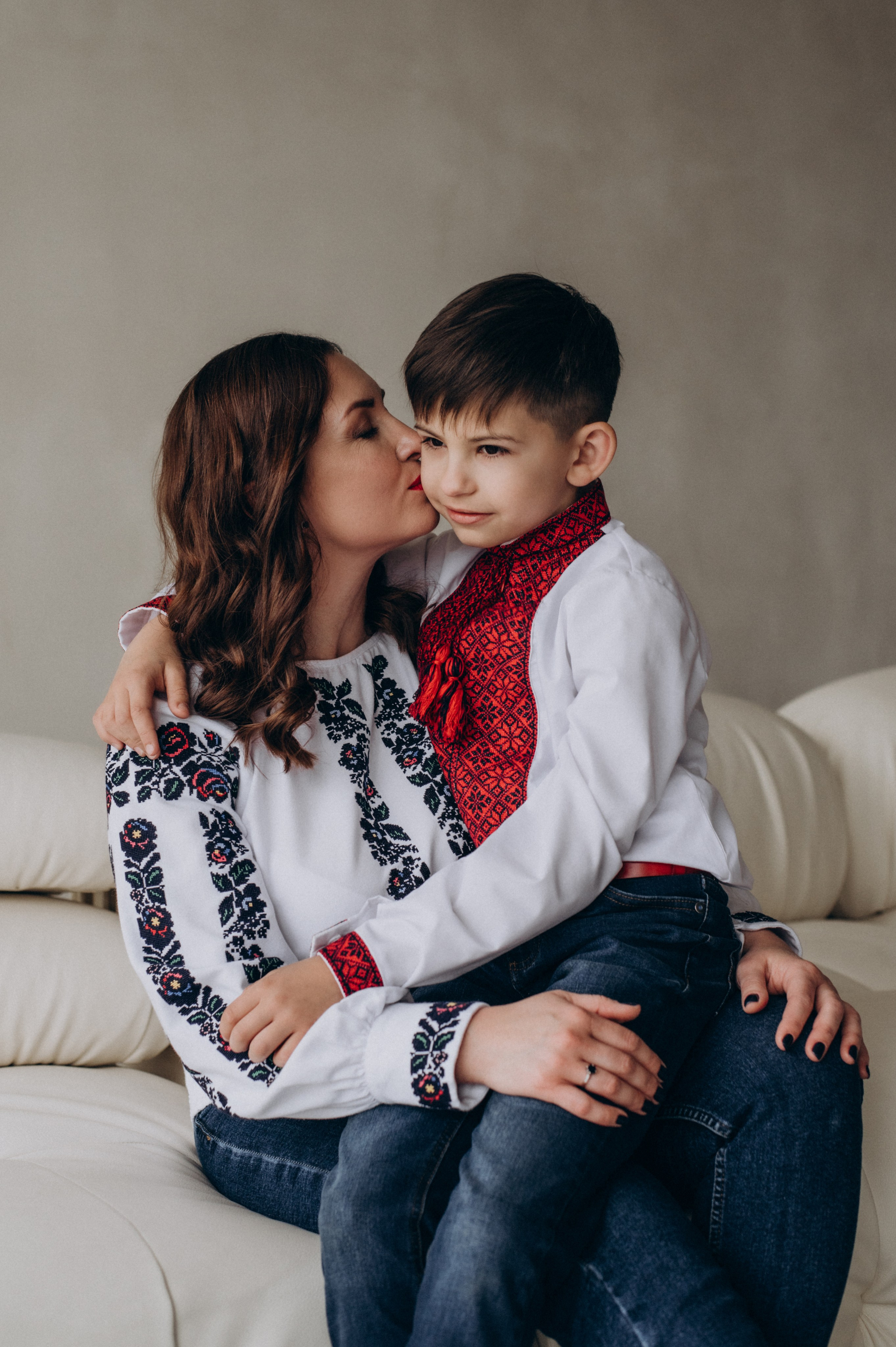 Сімейна фотосесія Тернопіль, сімейна зйомка у вишиванках, фотосесія Львів. Сімейний, дитячий та індивідуальний фотограф в м. Тернопіль, м. Львів