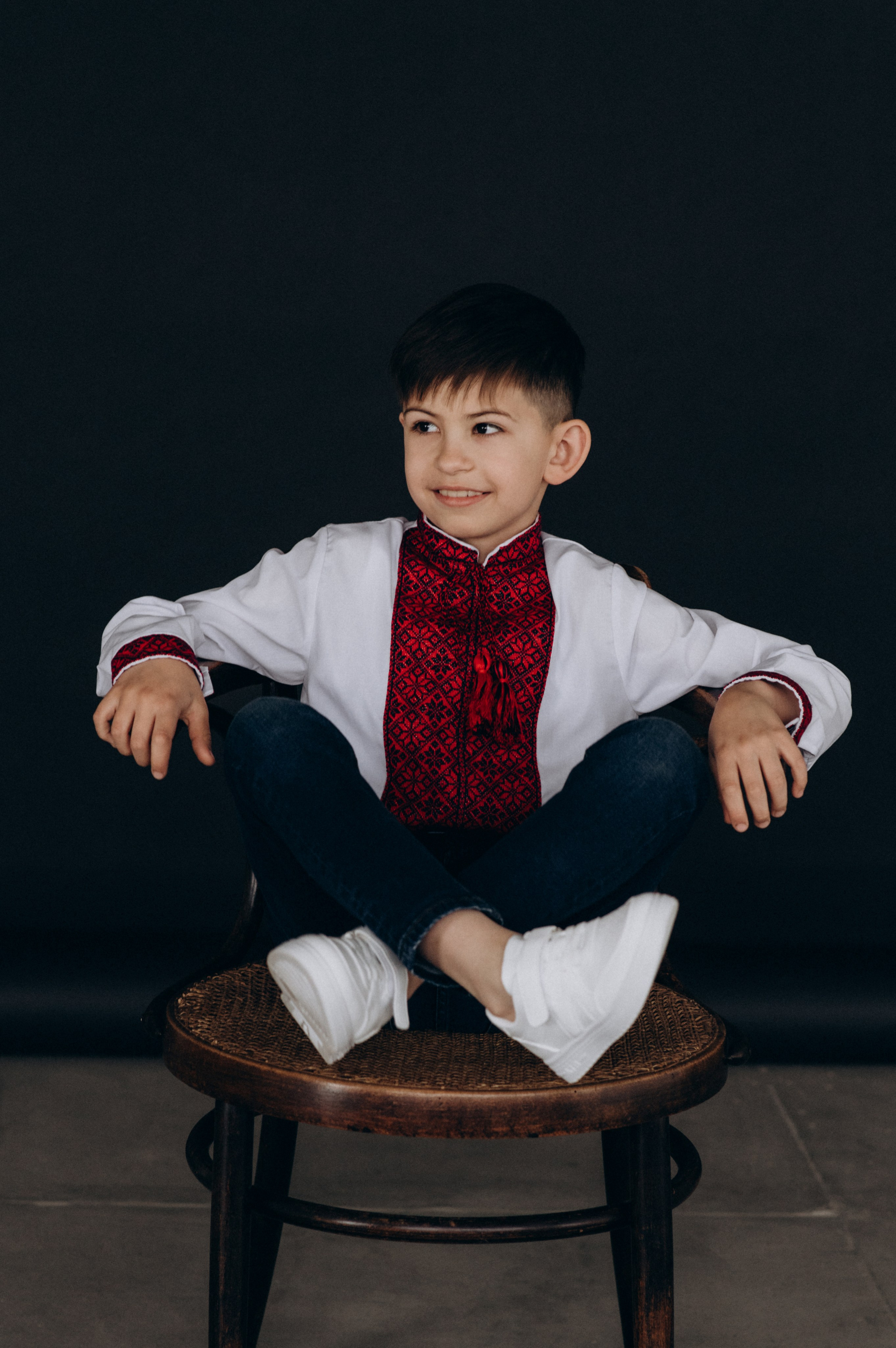 Сімейна фотосесія Тернопіль, сімейна зйомка у вишиванках, фотосесія Львів. Сімейний, дитячий та індивідуальний фотограф в м. Тернопіль, м. Львів