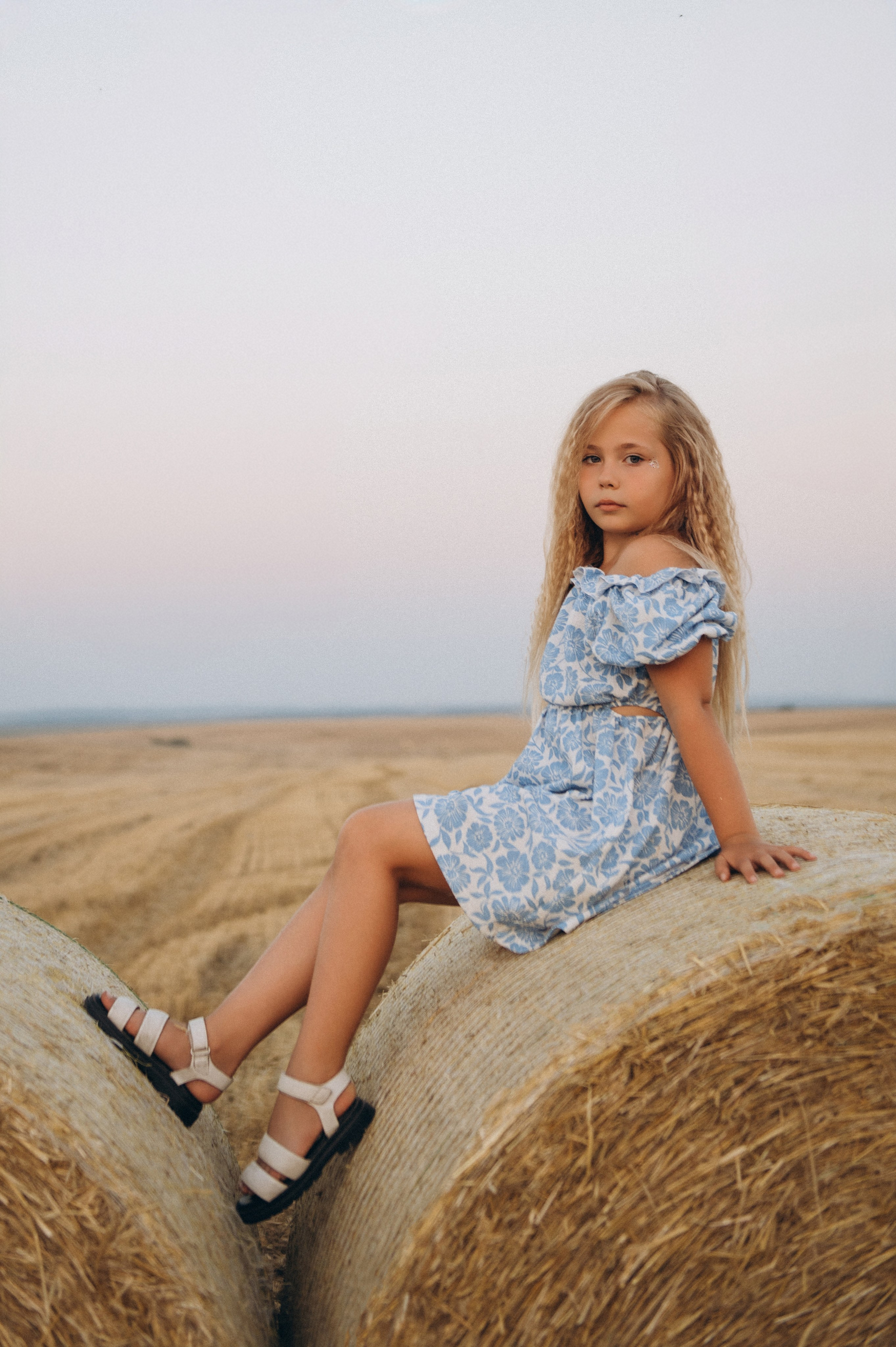 Фотосесія у соняшниках, дитячий фотограф Тернопіль, сімейний фотограф Тернопіль, дитяча фотосесія, фотосесія в полі, зйомка дітей. Сімейний, дитячий та індивідуальний фотограф в м. Тернопіль, м. Львів