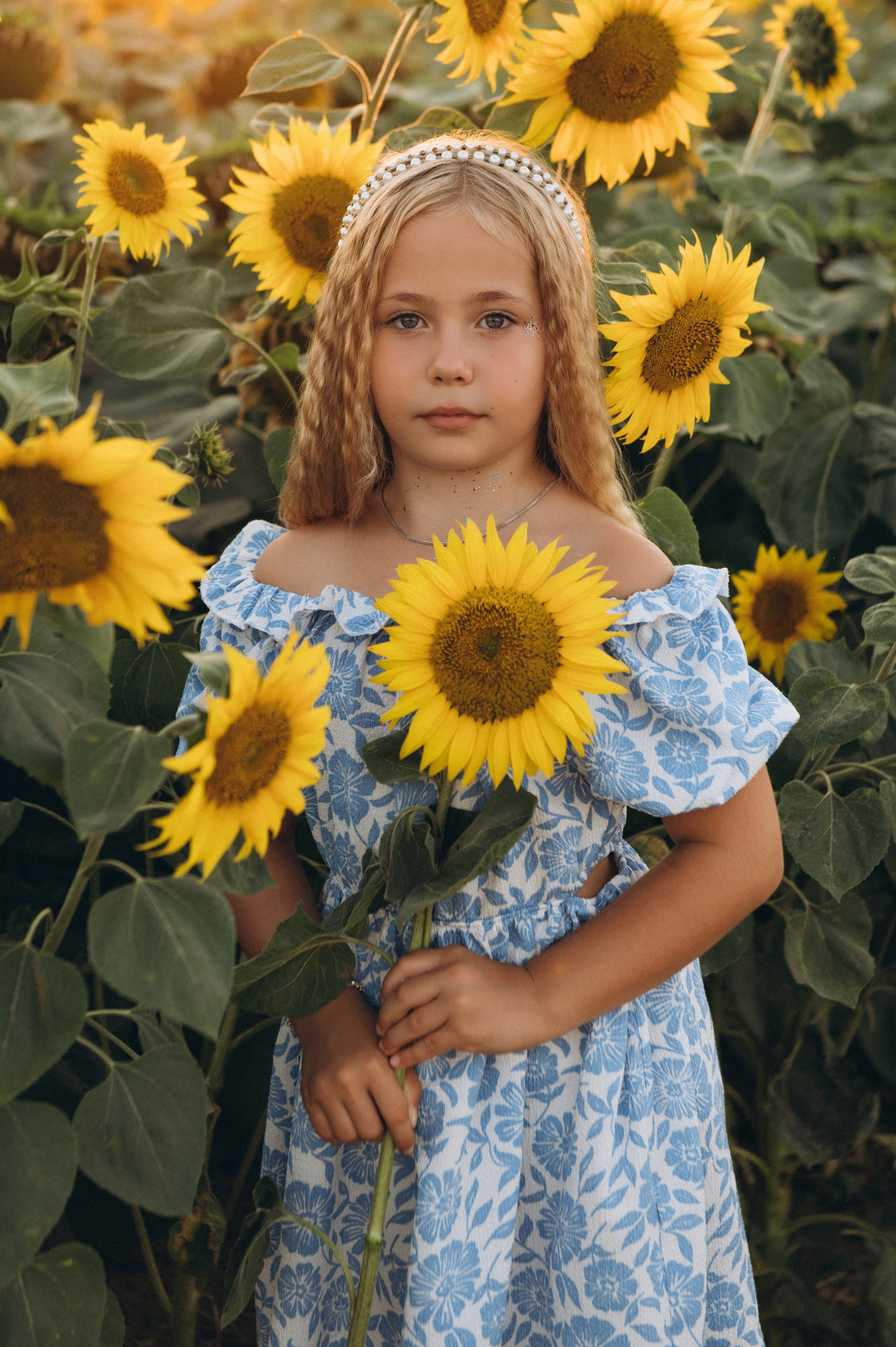 Фотосесія у соняшниках, дитячий фотограф Тернопіль, сімейний фотограф Тернопіль, дитяча фотосесія, фотосесія в полі, зйомка дітей. Сімейний, дитячий та індивідуальний фотограф в м. Тернопіль, м. Львів