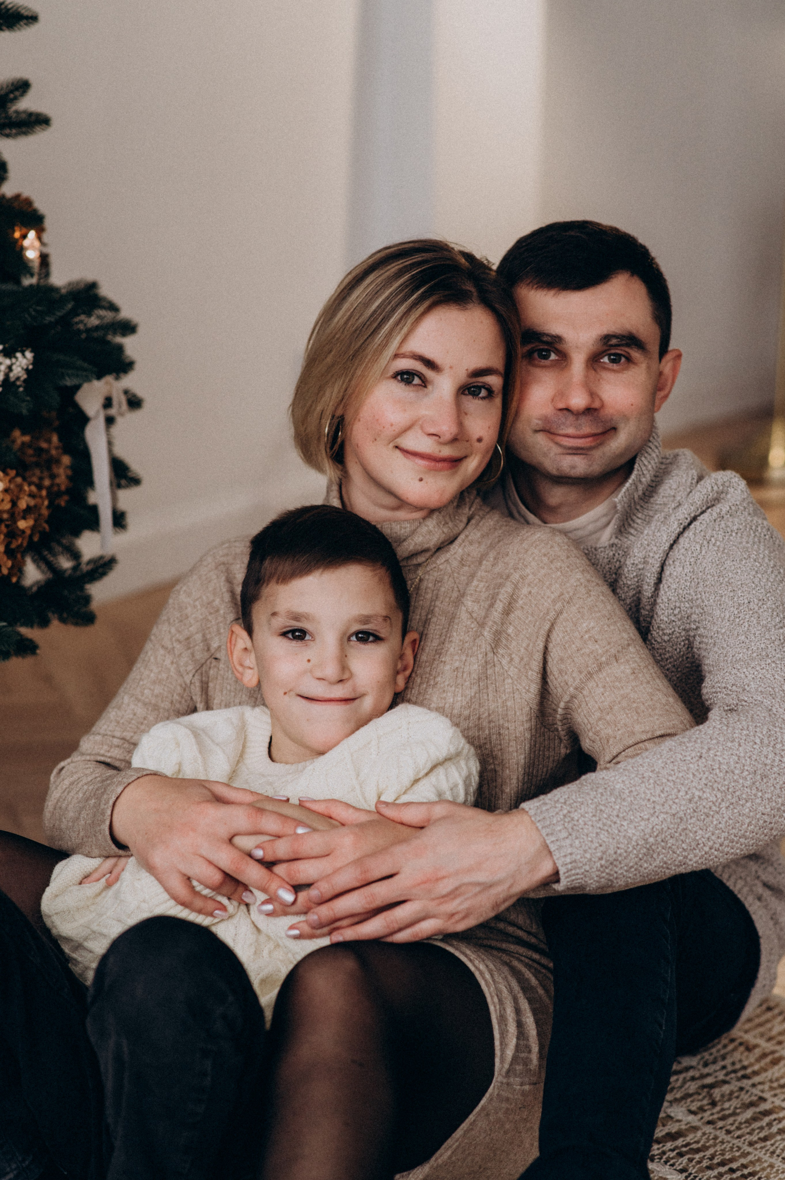 Новорічна сімейна фотосесія у студії, сімейна фотосесія Тернопіль Львів. Сімейний, дитячий та індивідуальний фотограф в м. Тернопіль, м. Львів