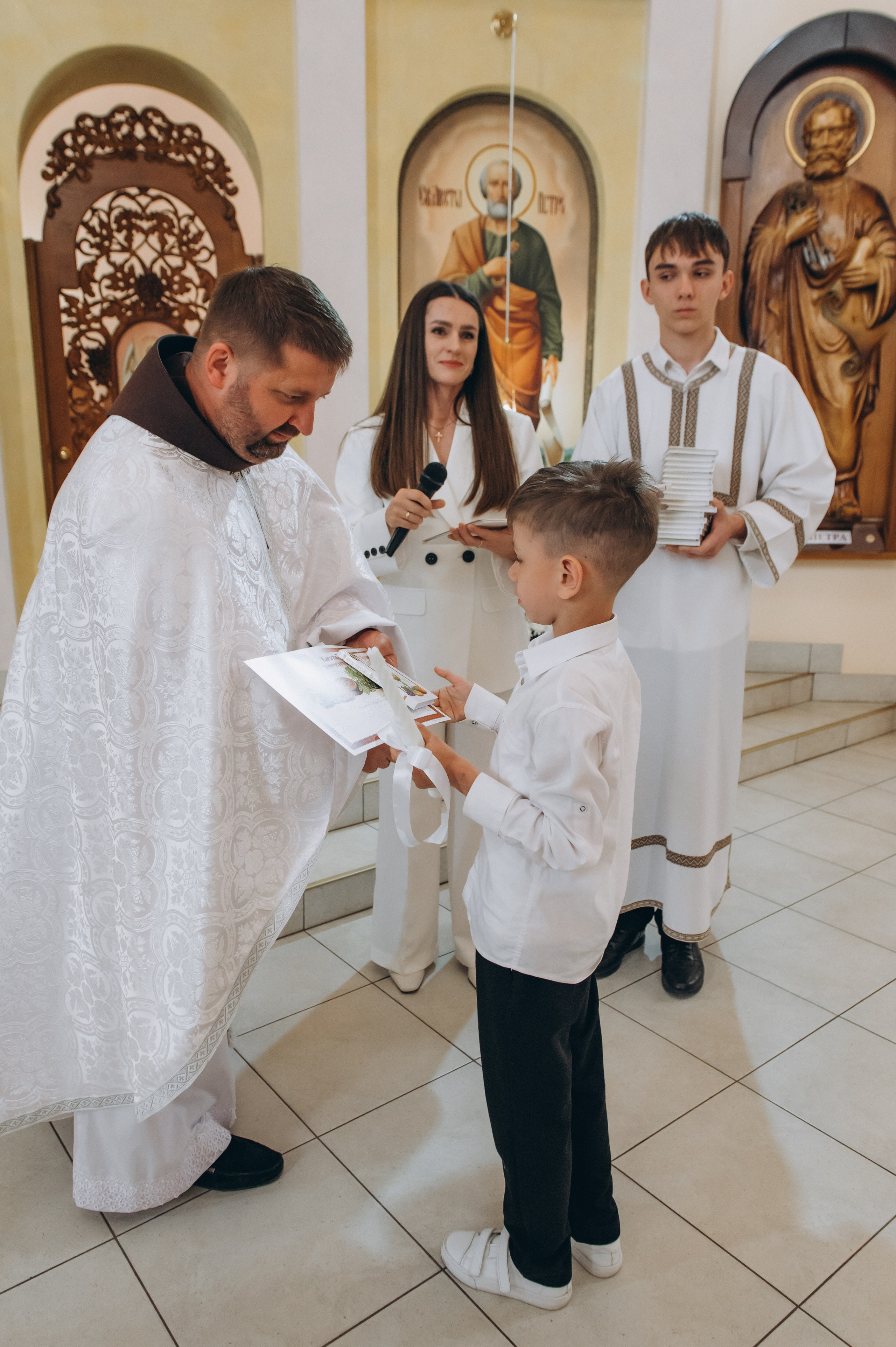 Фотосесія Причастя Тернопіль, зйомка Причастя, фотограф на Причастя Тернопіль, Причастя Львів, церква Петра і Павла. Сімейний, дитячий та індивідуальний фотограф в м. Тернопіль, м. Львів