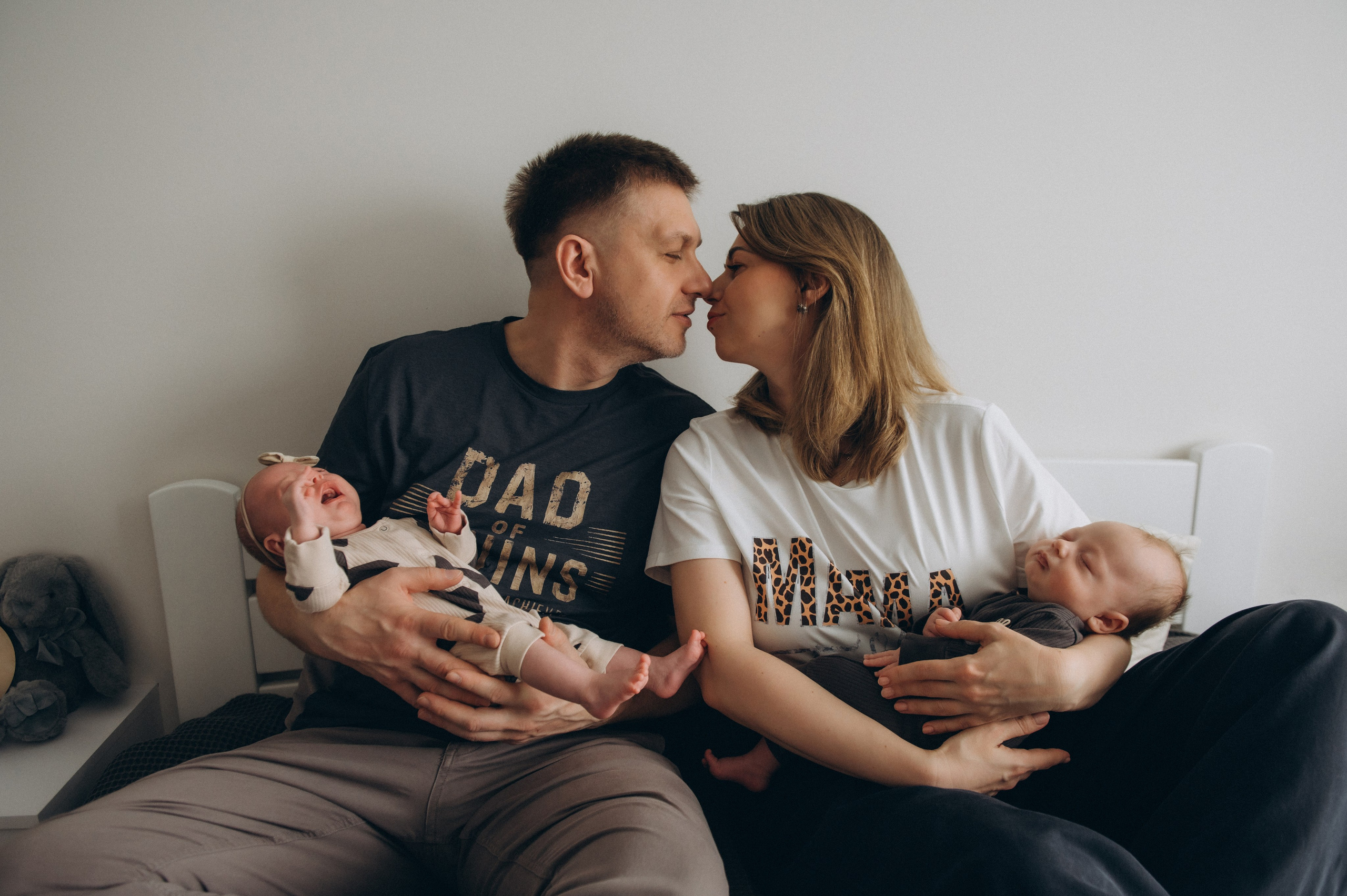 Сімейна фотосесія вдома Тернопіль, сімейний фотограф Львів Тернопіль, сімейна фотосесія Тернопіль, фотосесія двійні, зйомка близнюків. Сімейний, дитячий та індивідуальний фотограф в м. Тернопіль, м. Львів