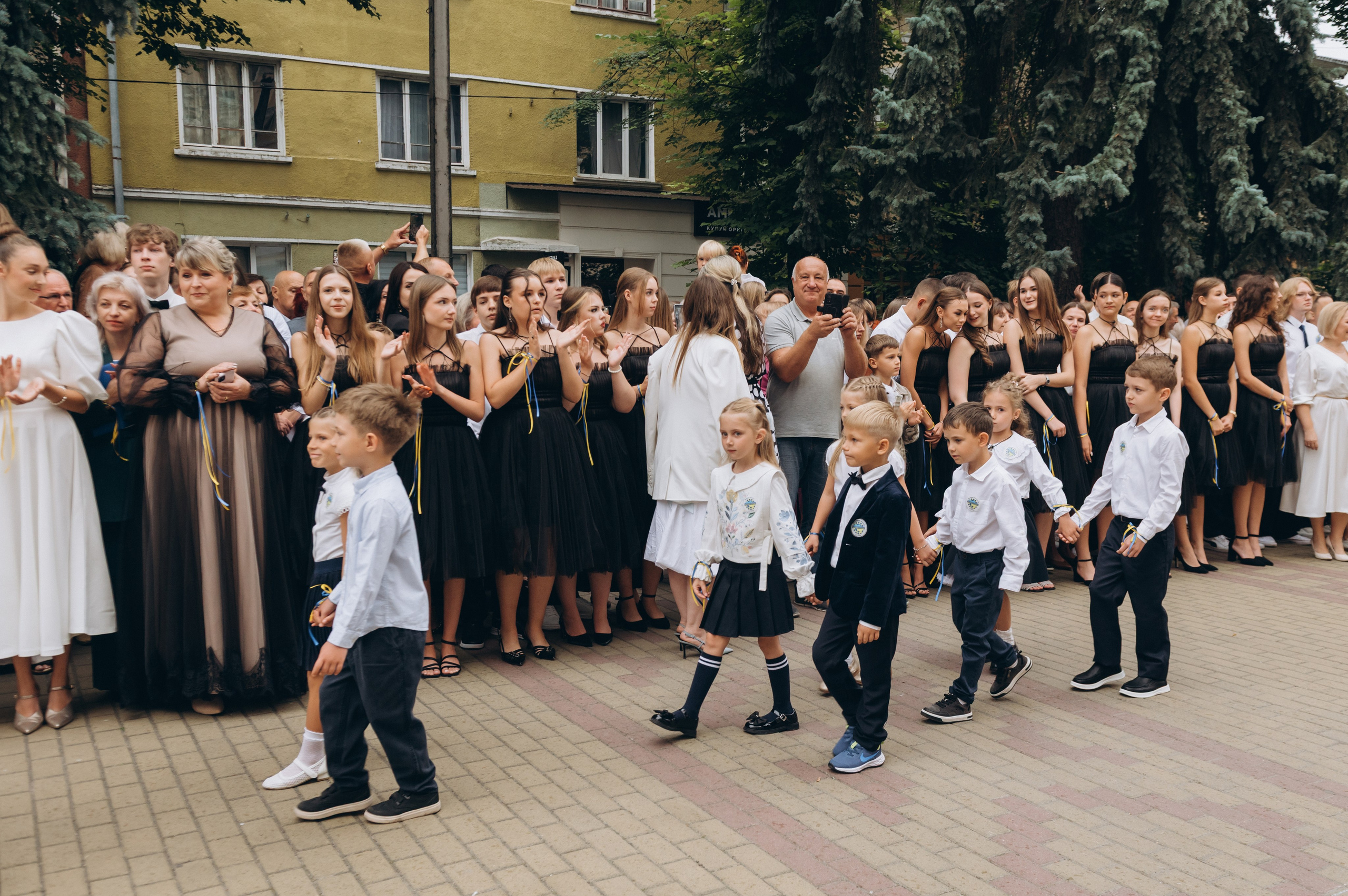 Перший дзвоник у Тернополі, фотосесія першокласників