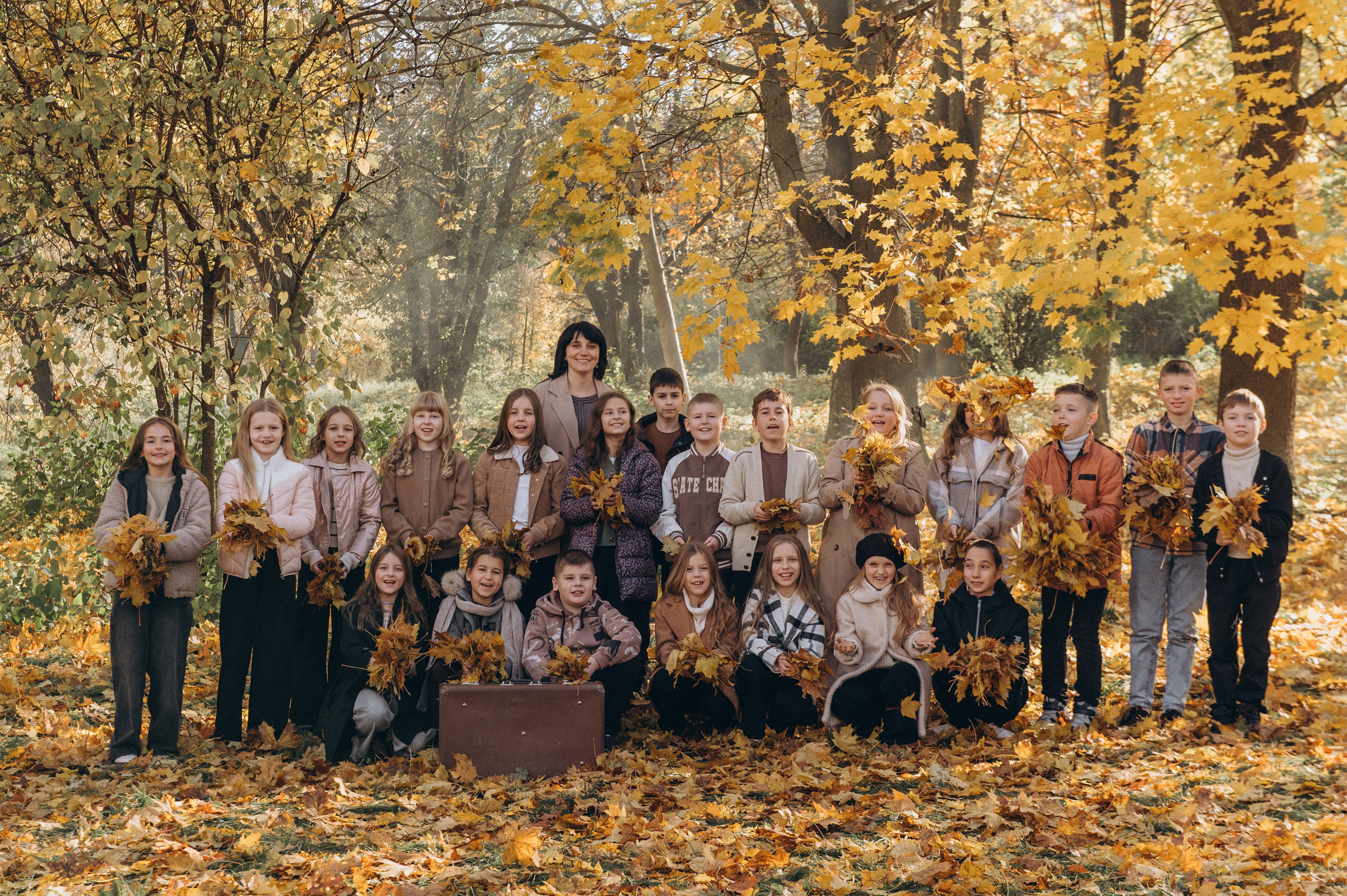 Осіння фотосесія 4 класу на віньєтки, випускні фотоальбоми Тернопіль, фотосесія випускників Тернопіль, шкільний випускний альбом Тернопіль. Сімейний, дитячий та індивідуальний фотограф в м. Тернопіль, м. Львів