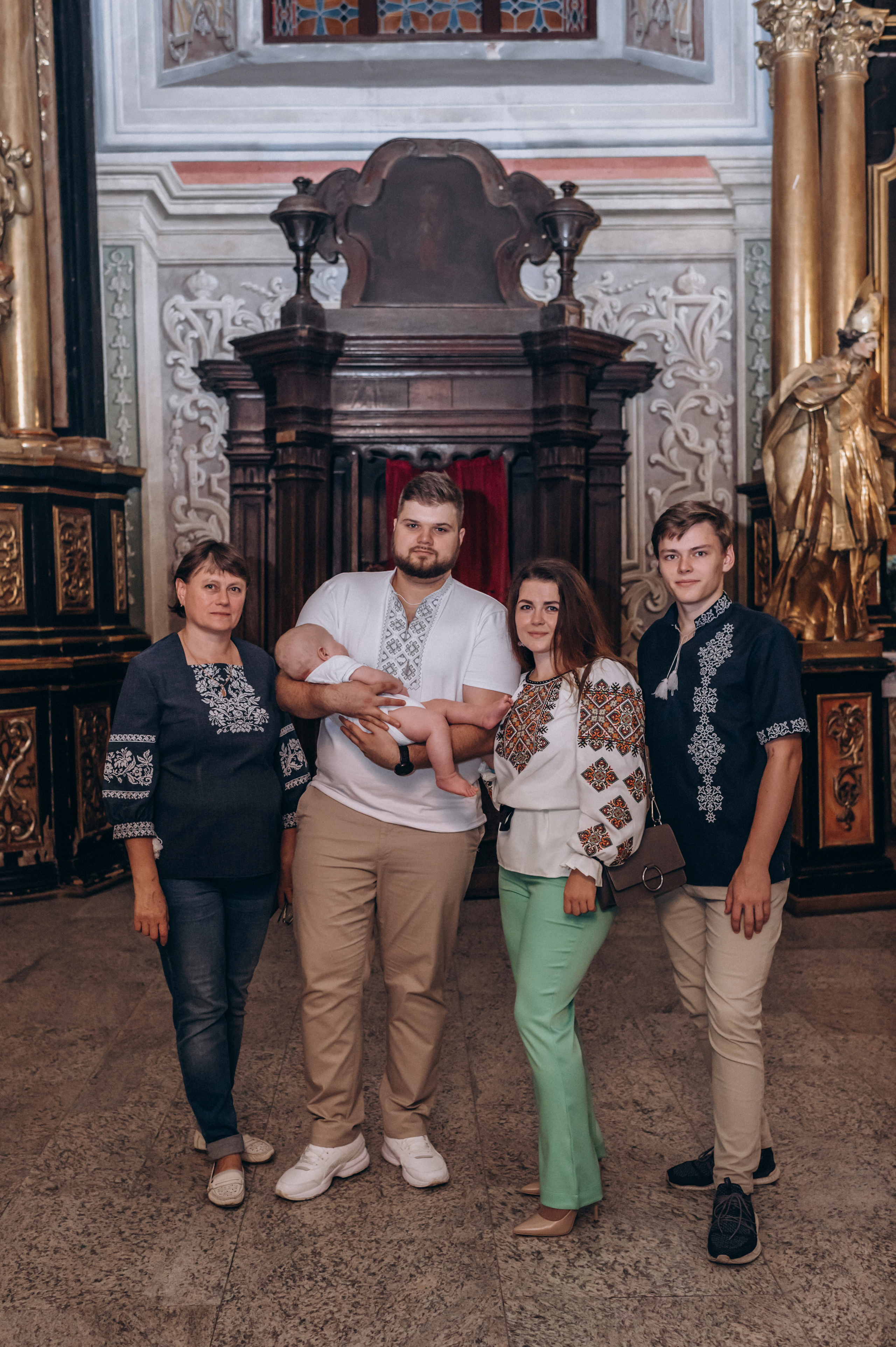 Хрещення Марка, Бернардинський монастир, Львів. Сімейний, дитячий та індивідуальний фотограф в м. Тернопіль, м. Львів