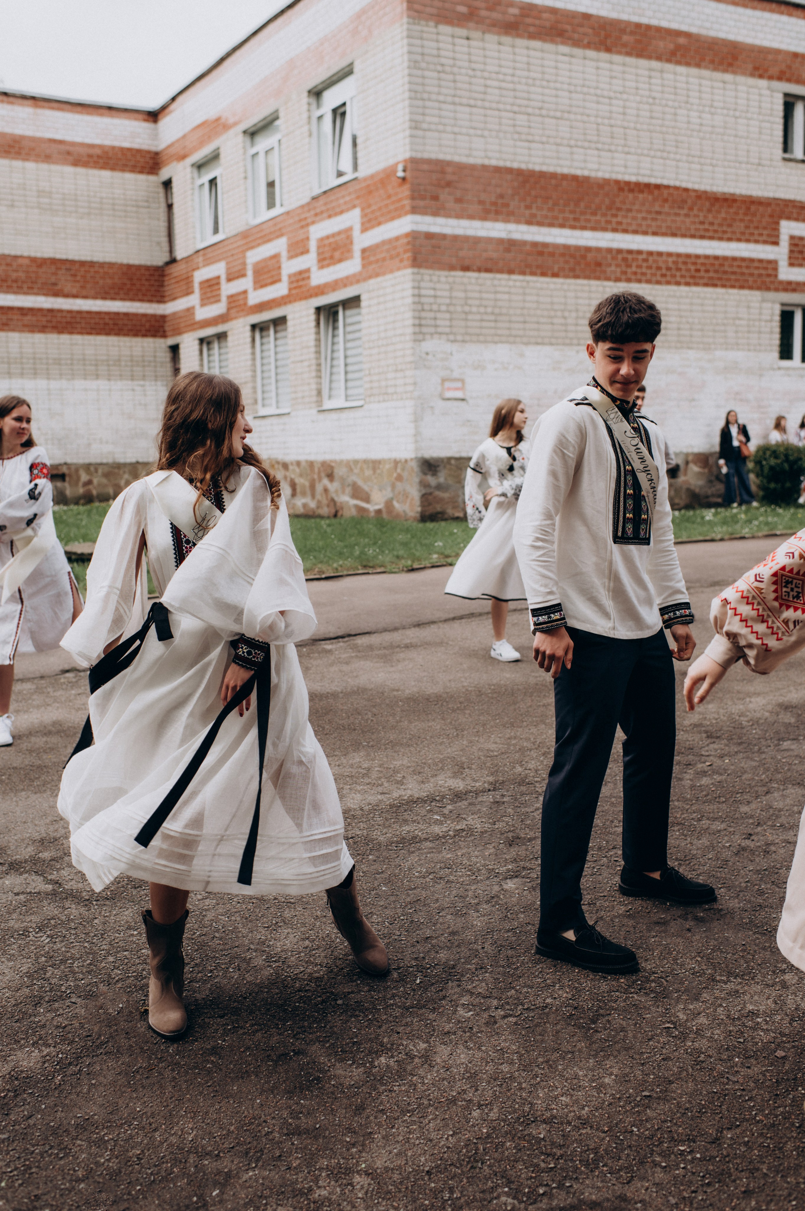 Фотосесія останнього дзвоника, фотосесія випускників Тернопіль, випускний 2024. Сімейний, дитячий та індивідуальний фотограф в м. Тернопіль, м. Львів