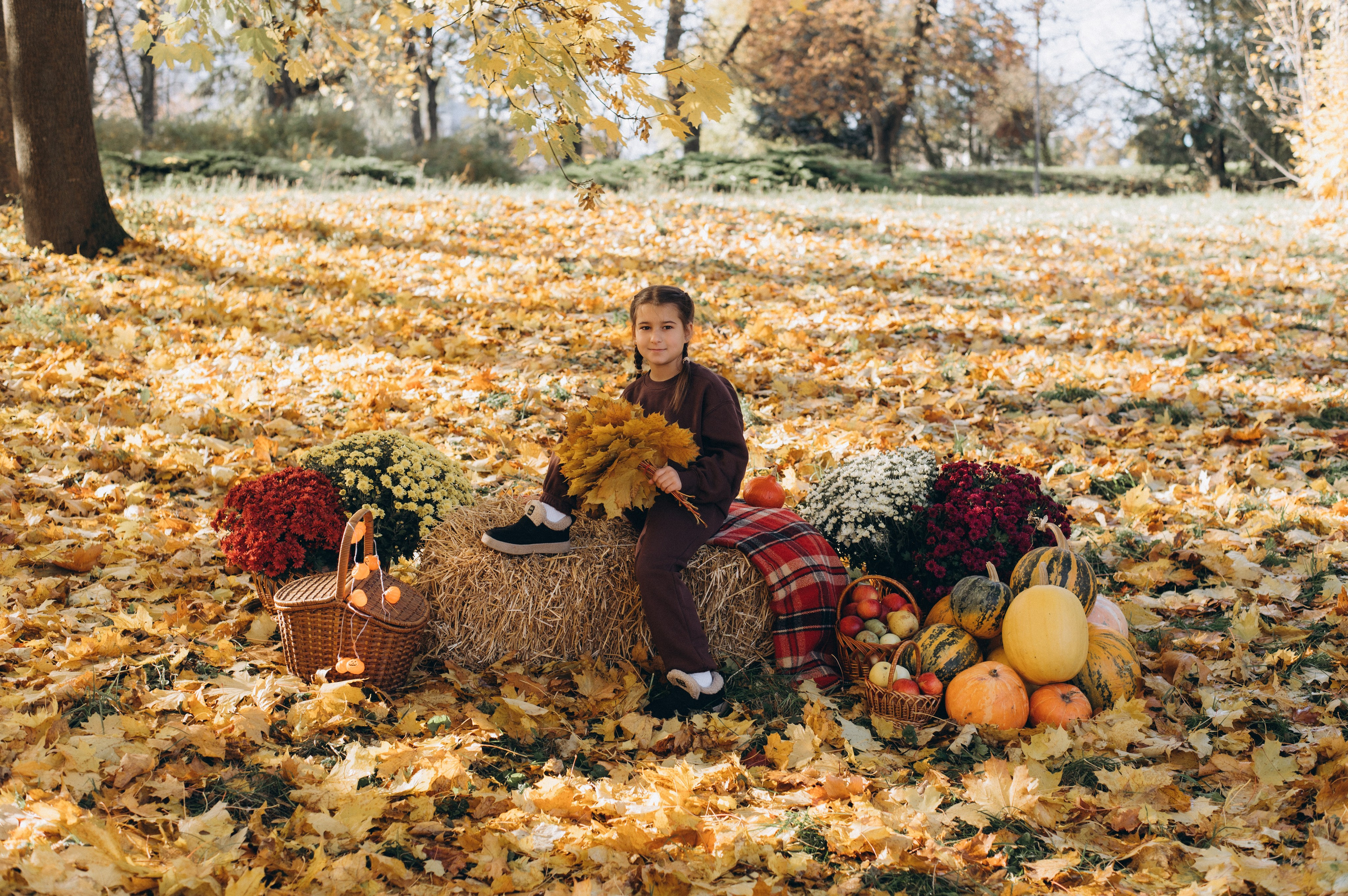 Осіння фотосесія 4 класу на віньєтки, випускні фотоальбоми Тернопіль, фотосесія випускників Тернопіль, шкільний випускний альбом Тернопіль. Сімейний, дитячий та індивідуальний фотограф в м. Тернопіль, м. Львів