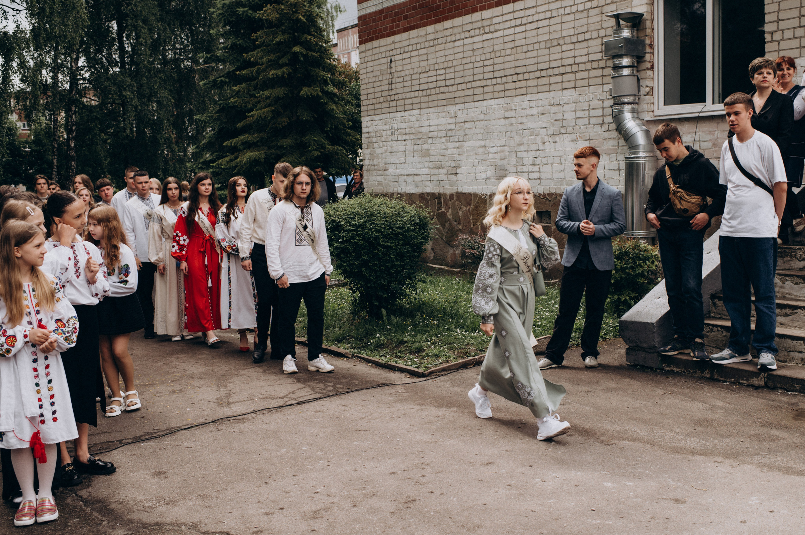 Фотосесія останнього дзвоника, фотосесія випускників Тернопіль, випускний 2024. Сімейний, дитячий та індивідуальний фотограф в м. Тернопіль, м. Львів