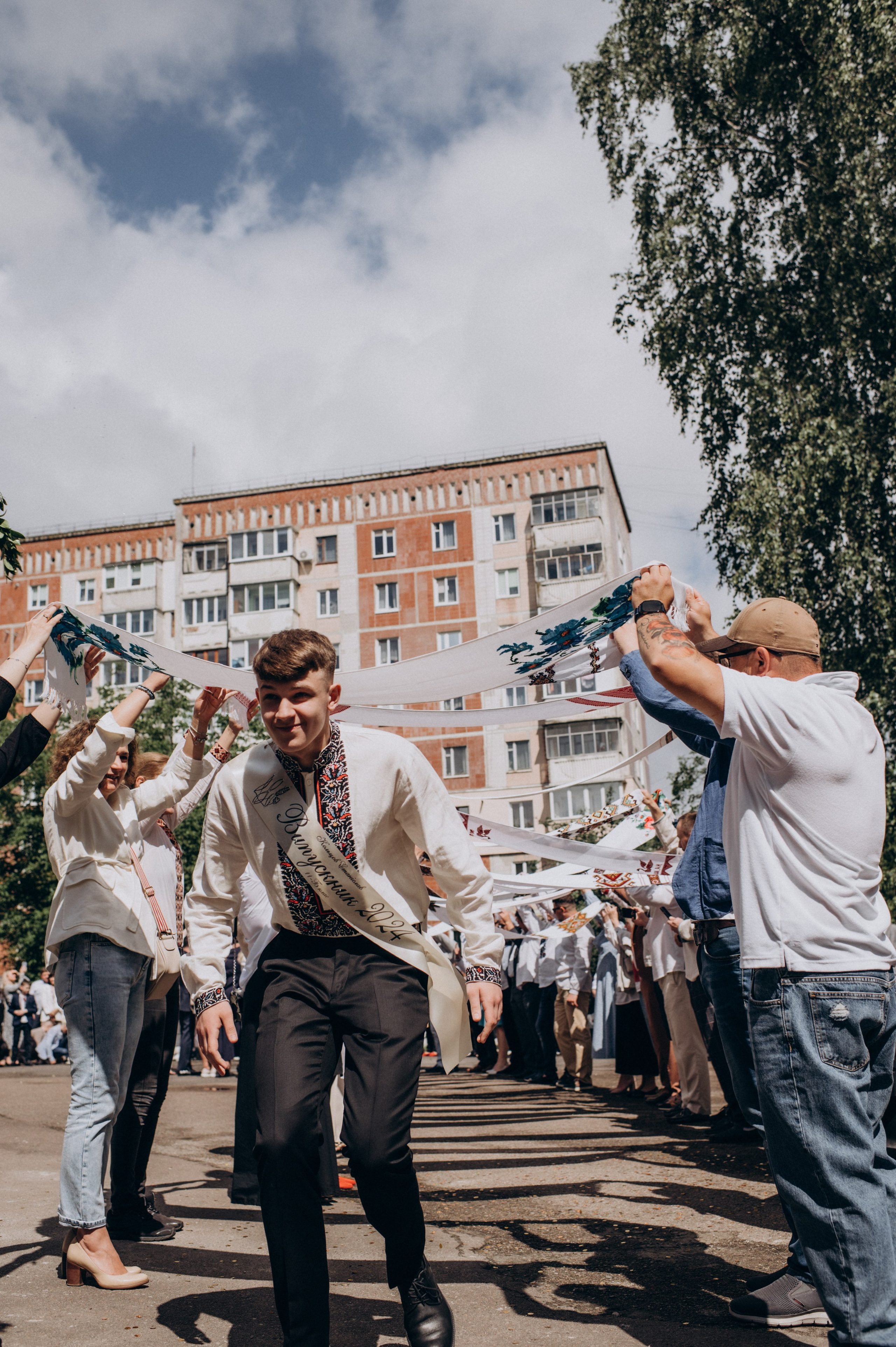Фотосесія останнього дзвоника, фотосесія випускників Тернопіль, випускний 2024. Сімейний, дитячий та індивідуальний фотограф в м. Тернопіль, м. Львів
