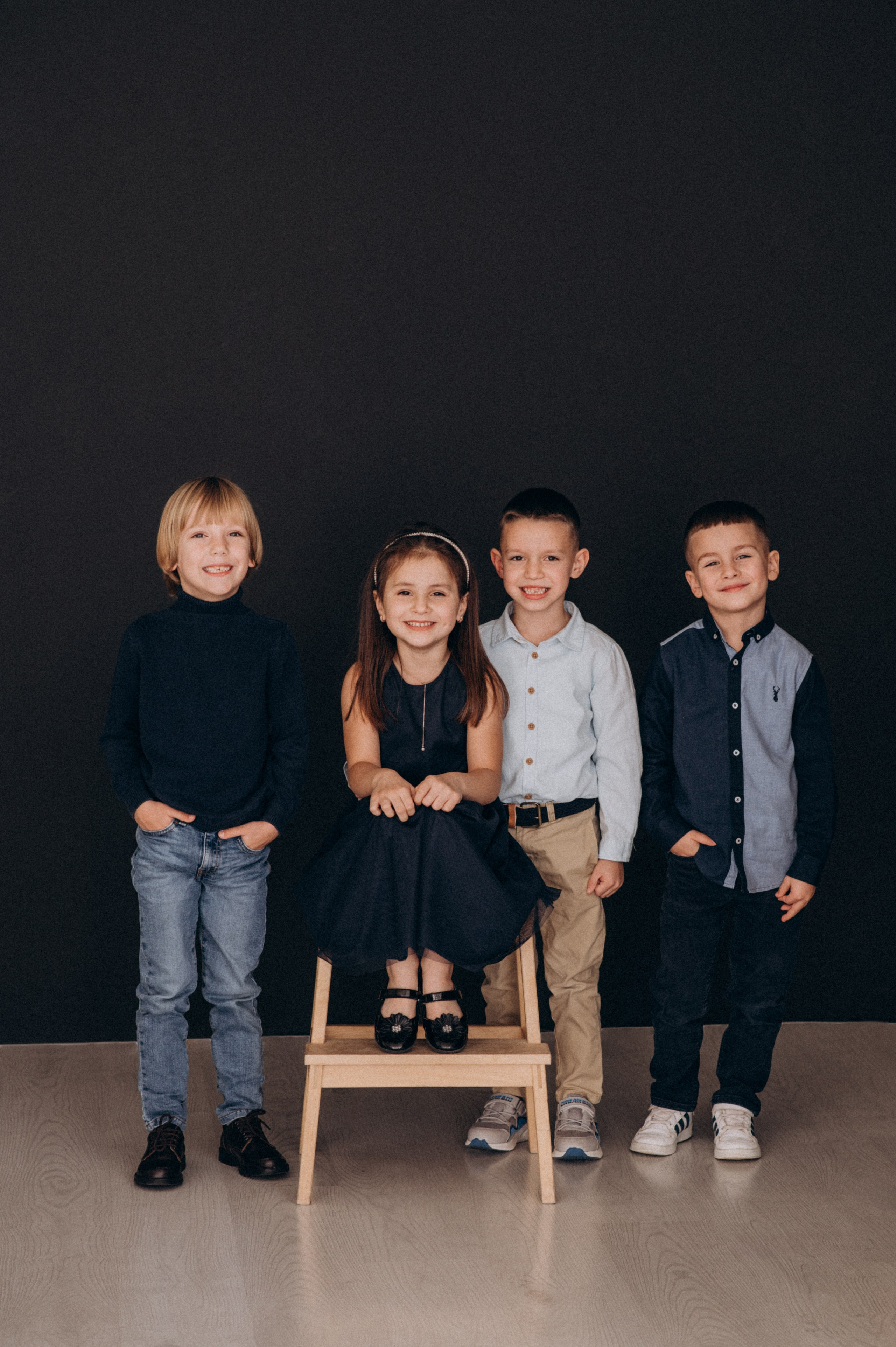 Фотосесія групи дитячого садочку, фотосесія на віньєтки, зйомка дітей в студії. Сімейний, дитячий та індивідуальний фотограф в м. Тернопіль, м. Львів