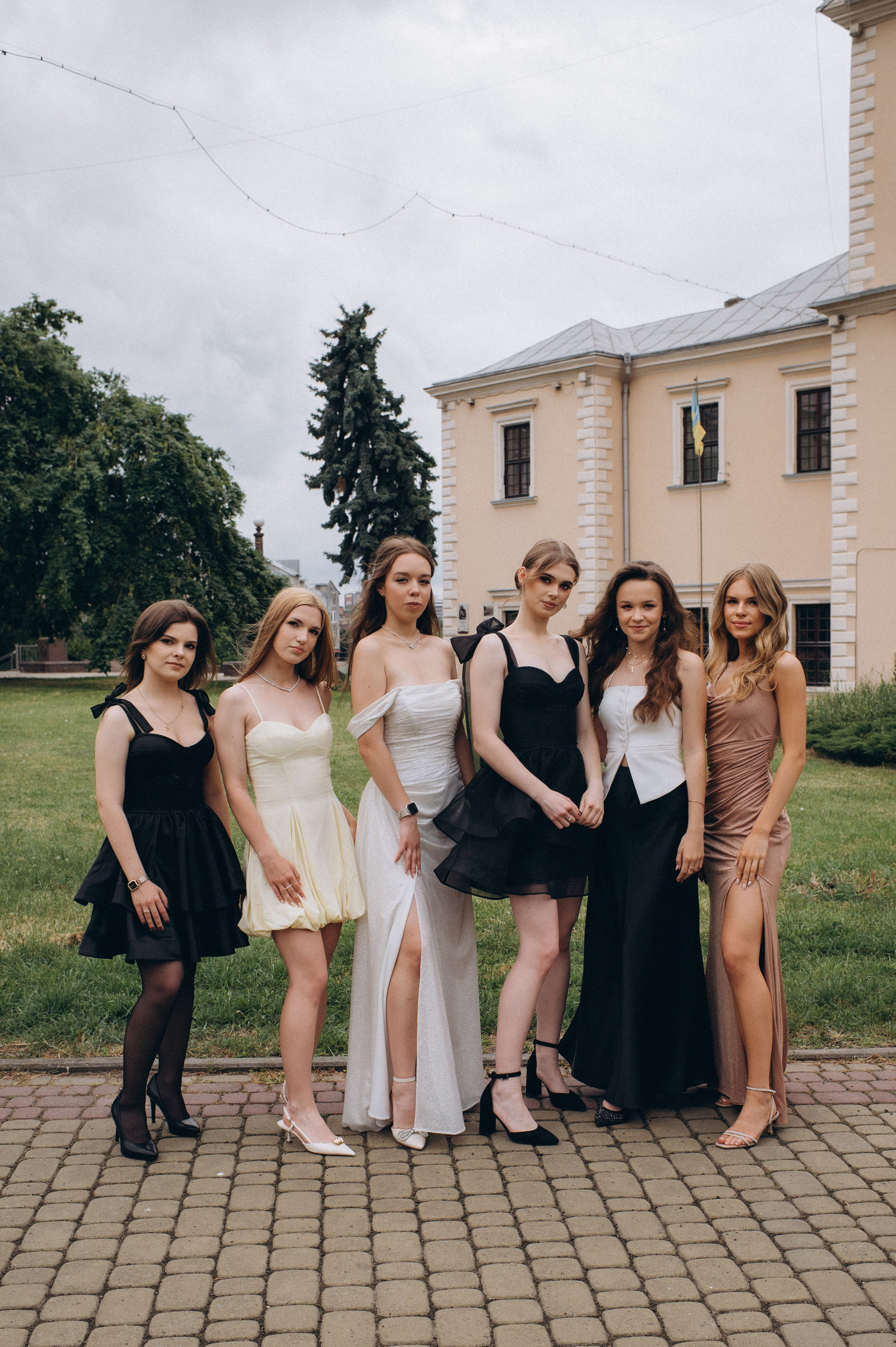 Випускники 2025, фотосесія випускного Тернопіль, фотосесія випускників Тернопіль, зйомка випускного, фотосесія випускного. Сімейний, дитячий та індивідуальний фотограф в м. Тернопіль, м. Львів