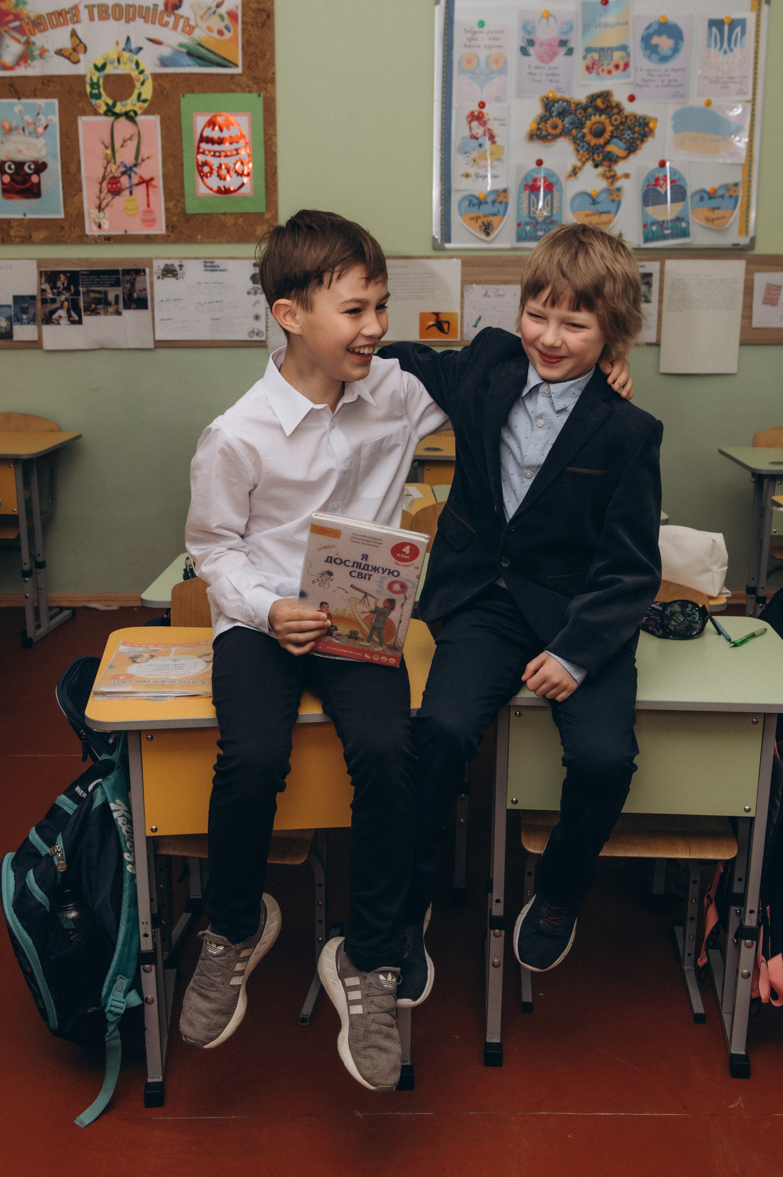 Шкільна фотосесія на віньєтки Тернопіль, фотосесія випускників Тернопіль, зйомка на віньєтки, шкільні фотоальбоми Тернопіль. Сімейний, дитячий та індивідуальний фотограф в м. Тернопіль, м. Львів
