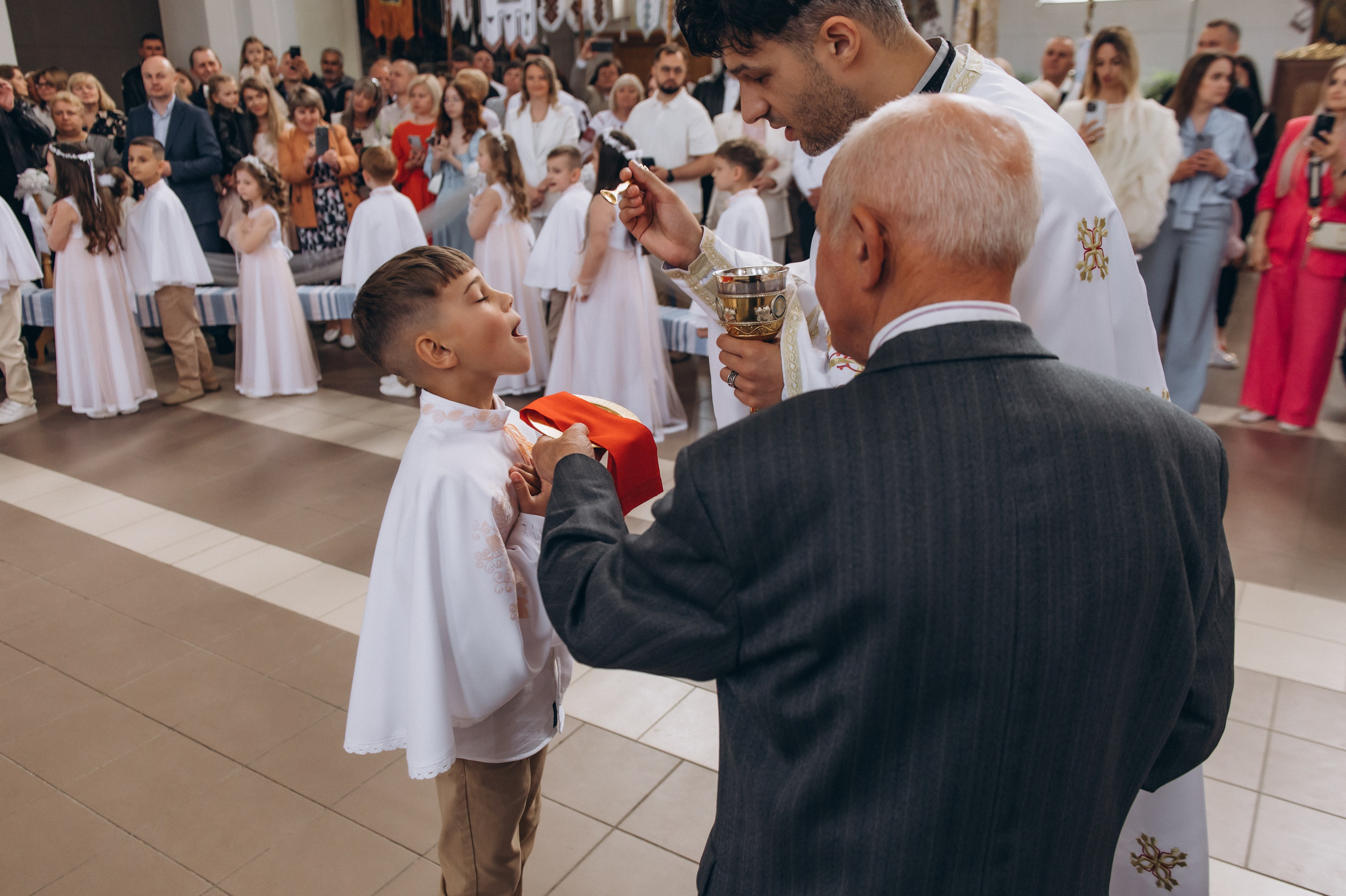Фотосесія Причастя Тернопіль, зйомка Причастя, фотограф на Причастя Тернопіль, Причастя Львів, Причастя церква Михаїла Тернопіль. Сімейний, дитячий та індивідуальний фотограф в м. Тернопіль, м. Львів