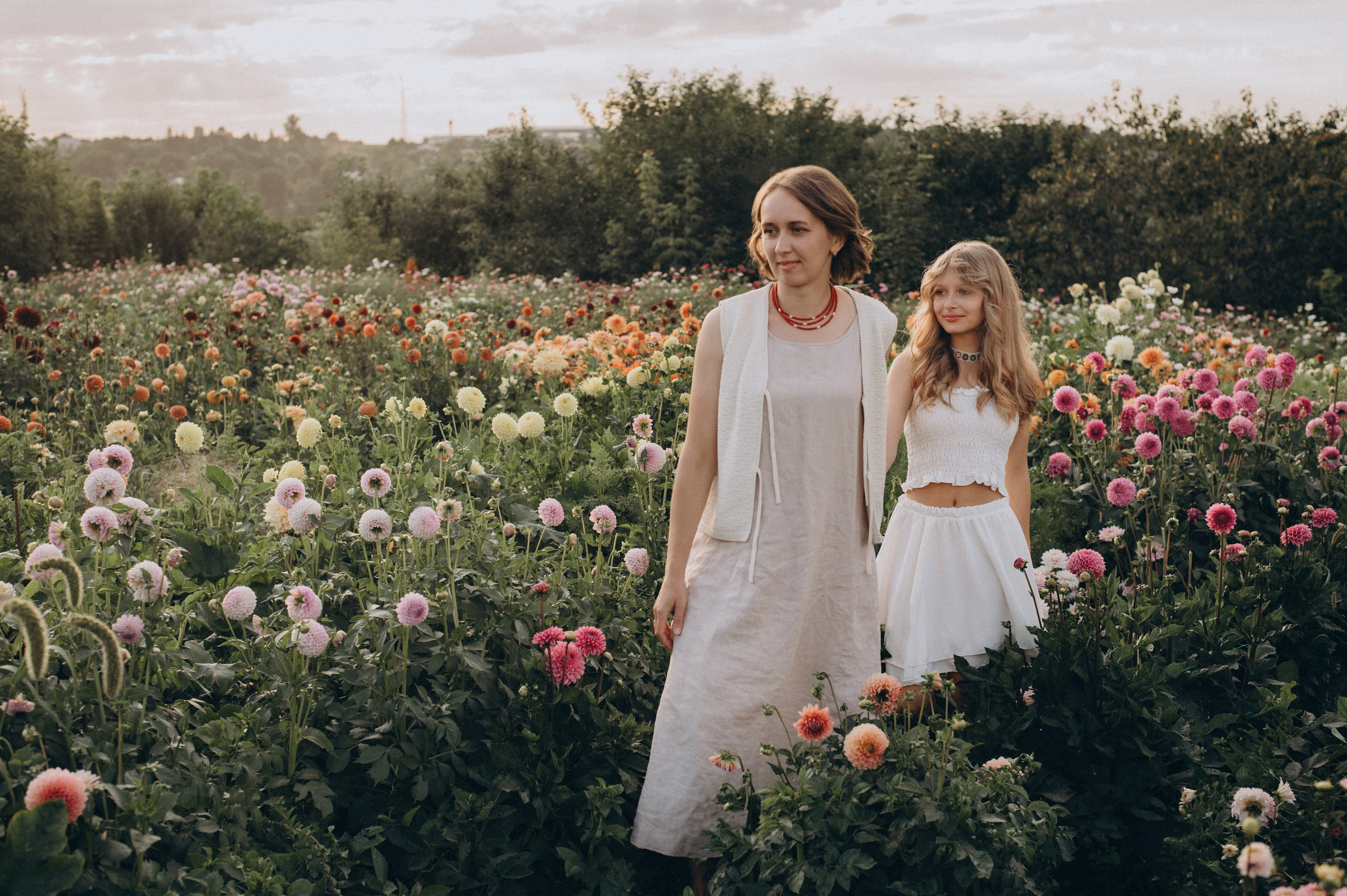 Сімейна фотосесія мами і доньки, сімейний фотограф Тернопіль, портретний фотограф, сімейна фотосесія Тернопіль, фотосесія в жоржинах. Сімейний, дитячий та індивідуальний фотограф в м. Тернопіль, м. Львів